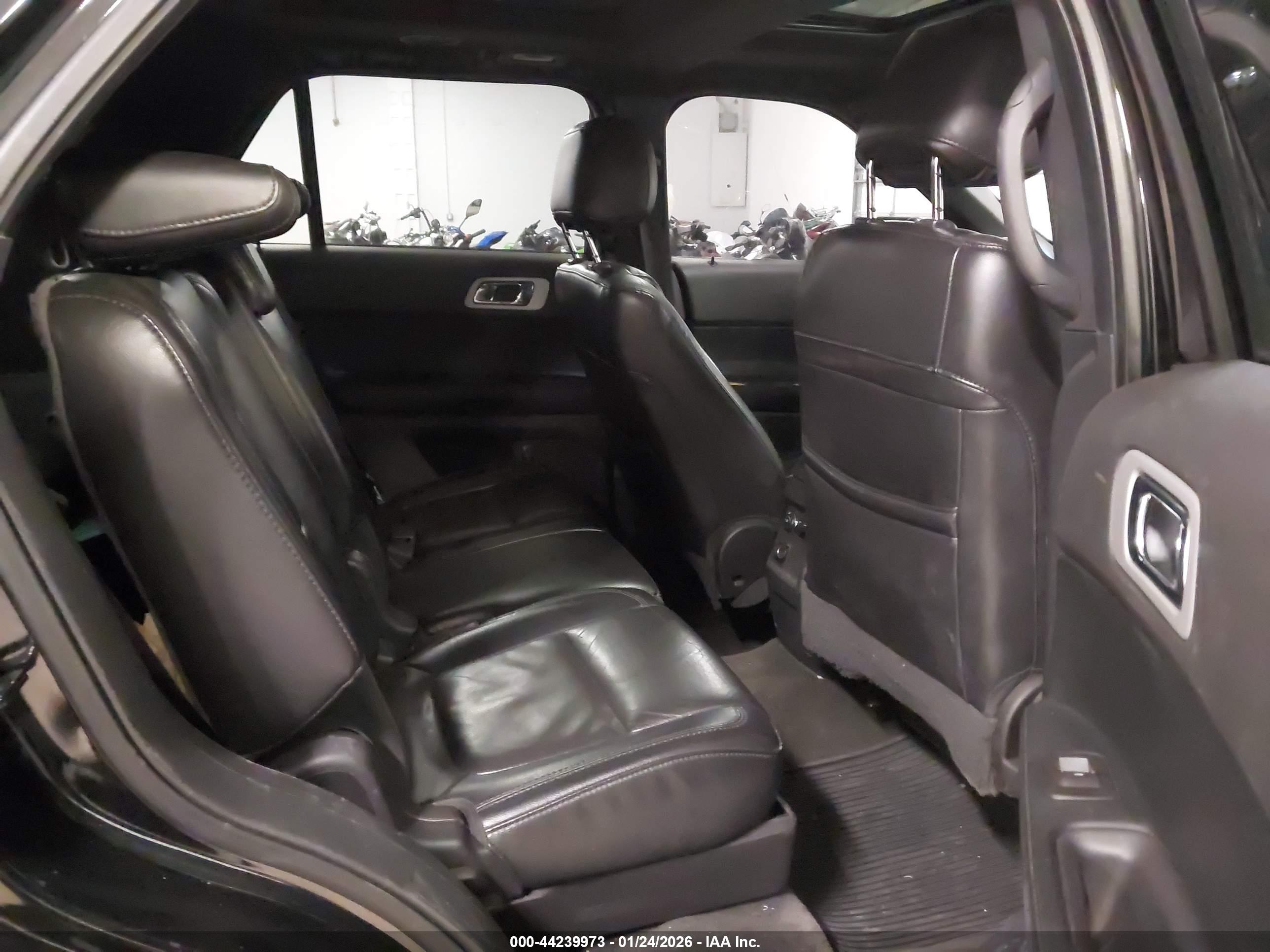 FORD EXPLORER image 8