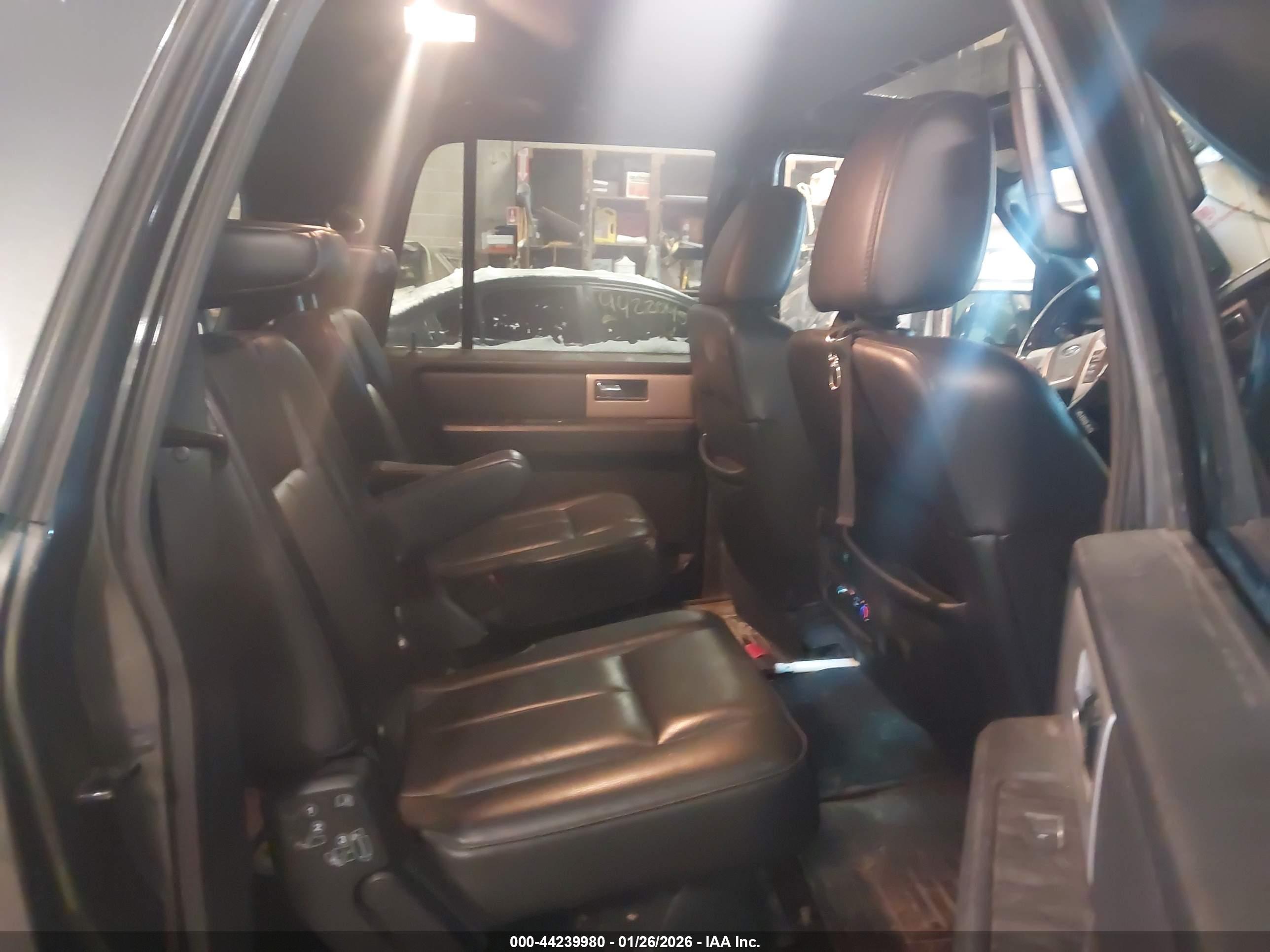 FORD EXPEDITION image 8