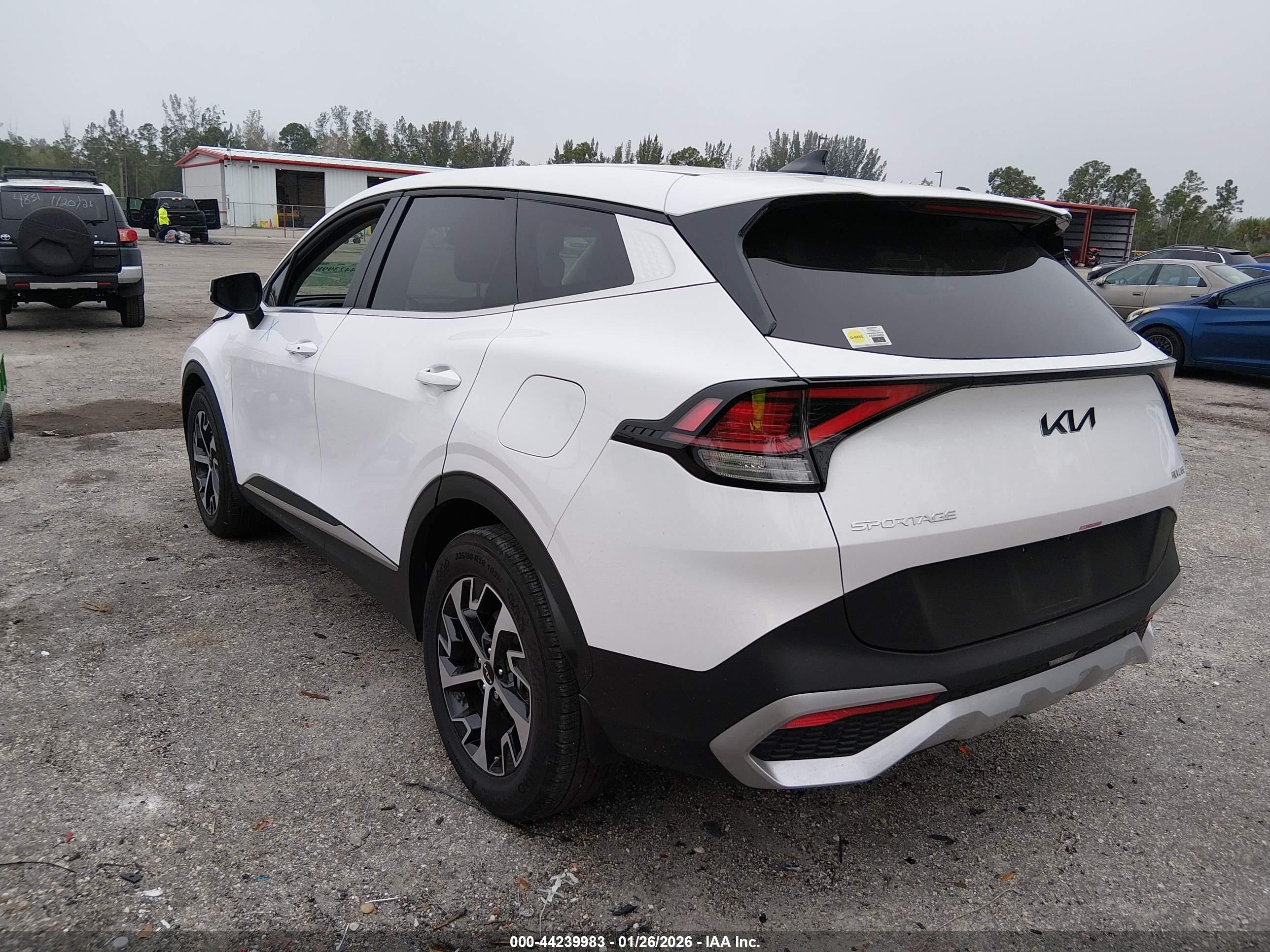 KIA SPORTAGE image 3