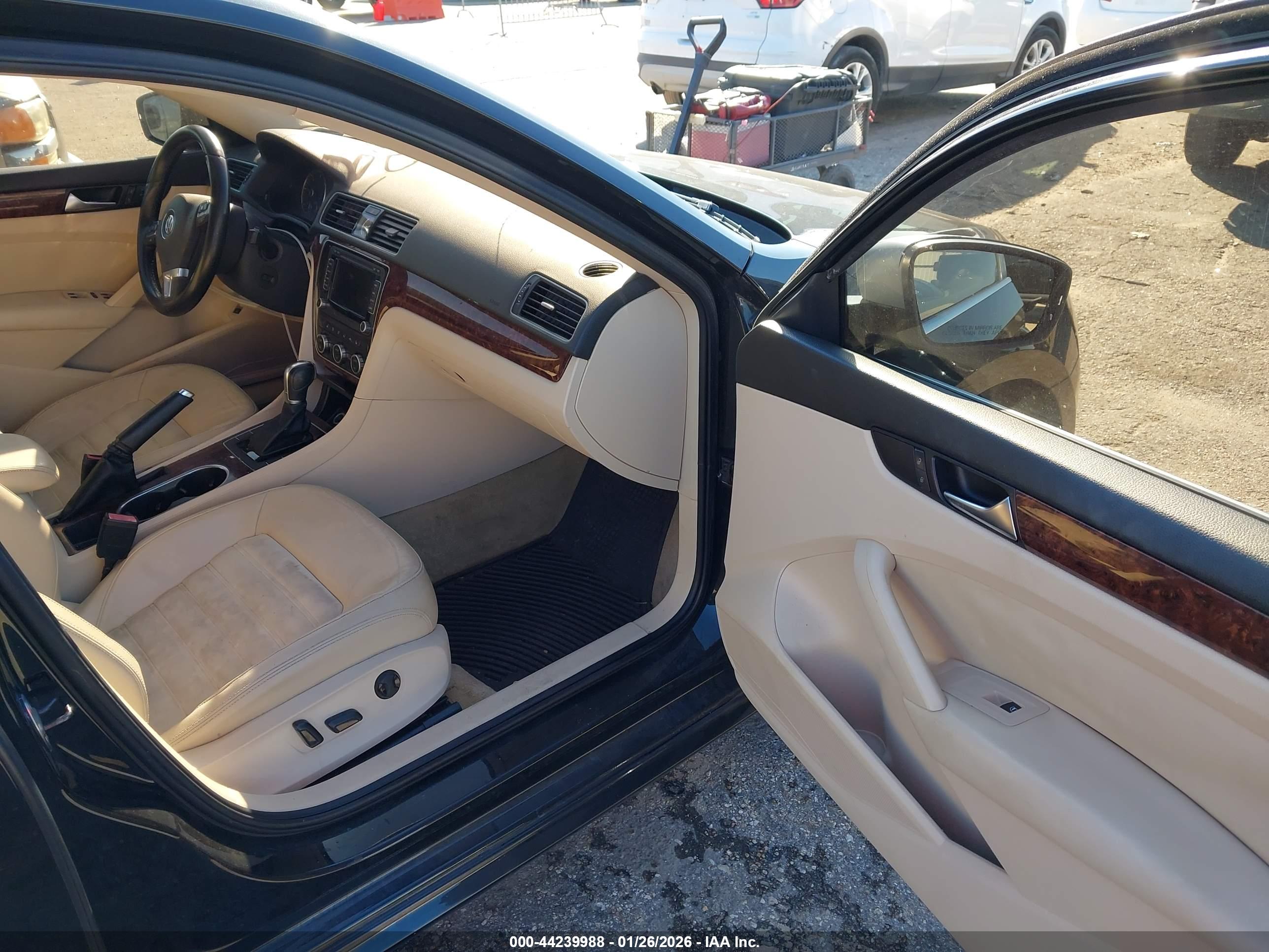 VOLKSWAGEN PASSAT image 5