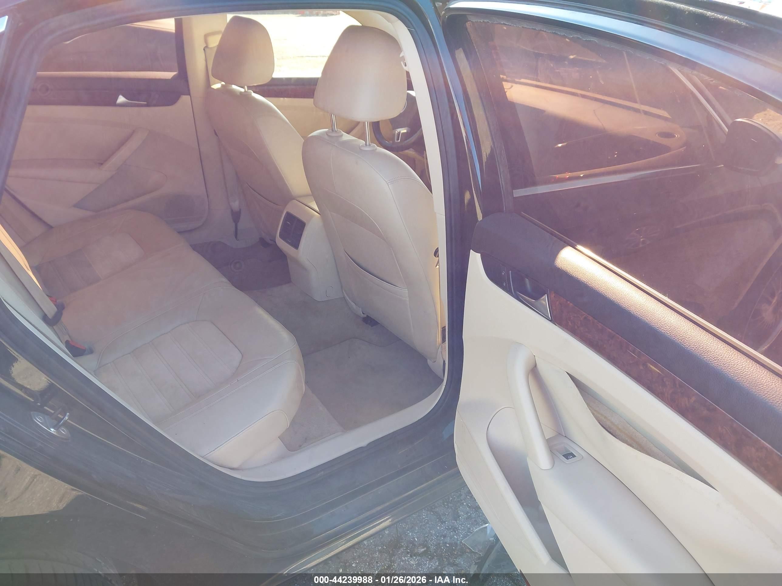 VOLKSWAGEN PASSAT image 8