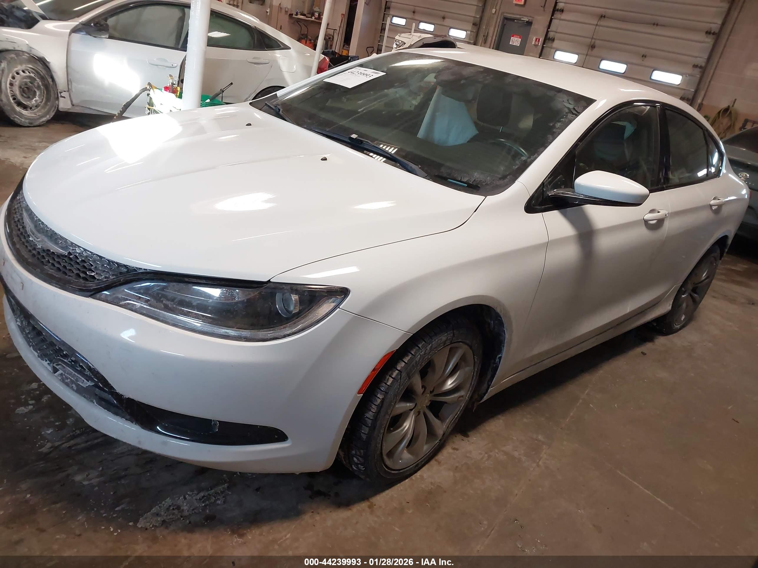 CHRYSLER 200 image 2