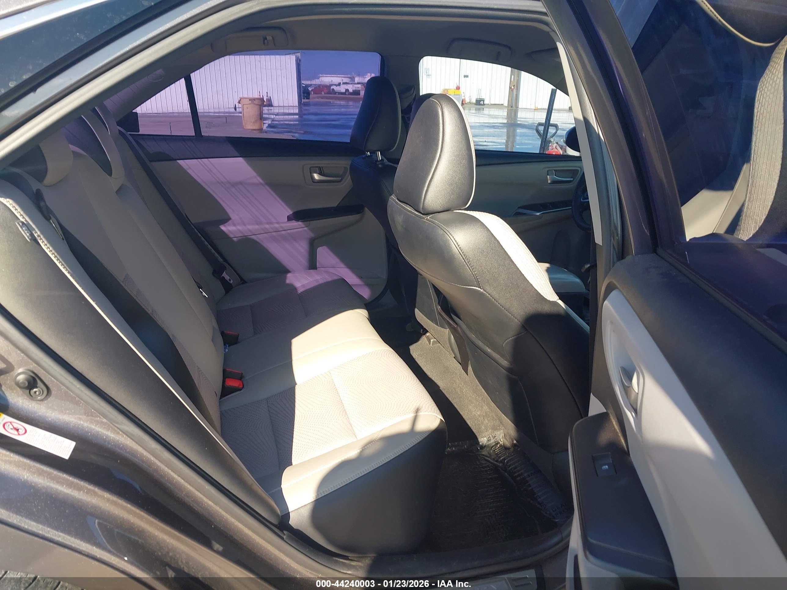 TOYOTA CAMRY image 8