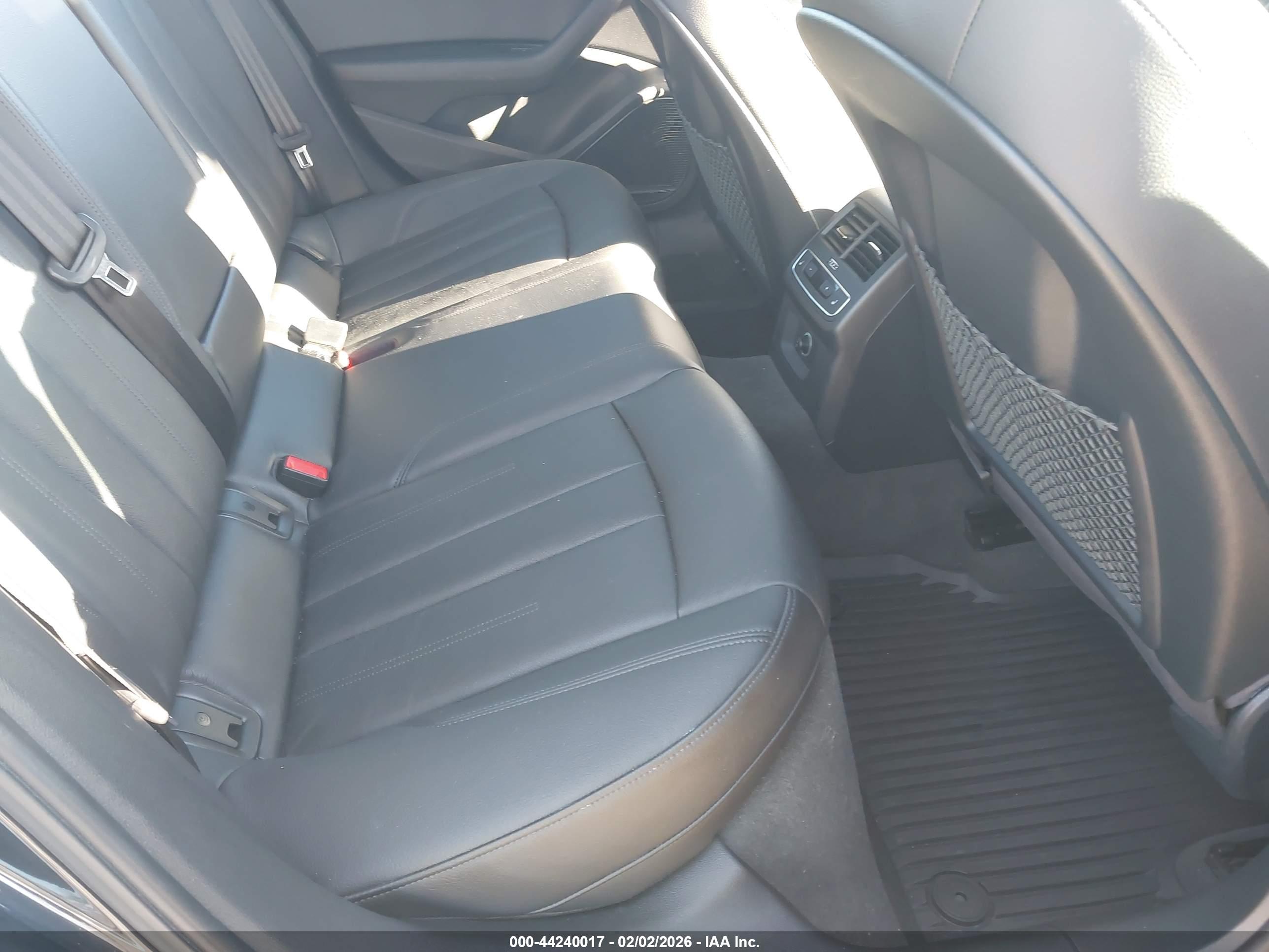 AUDI A4 image 8