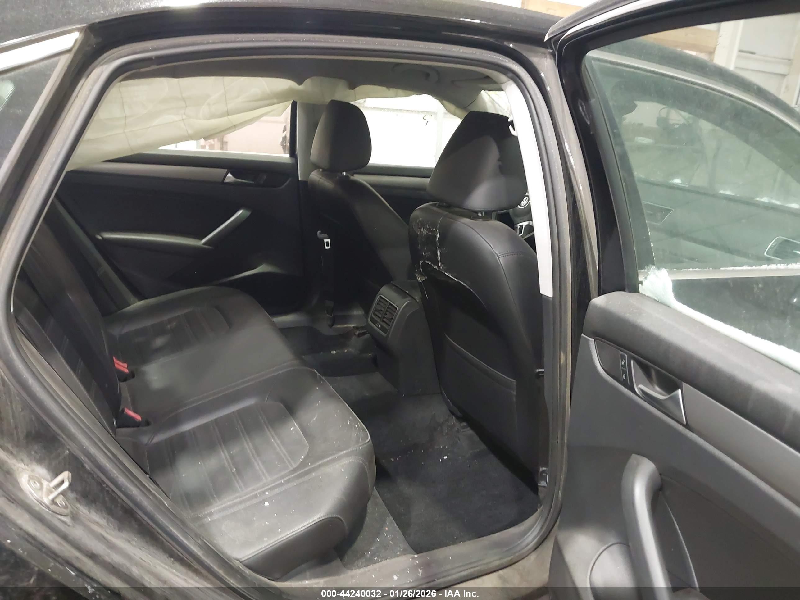 VOLKSWAGEN PASSAT image 8