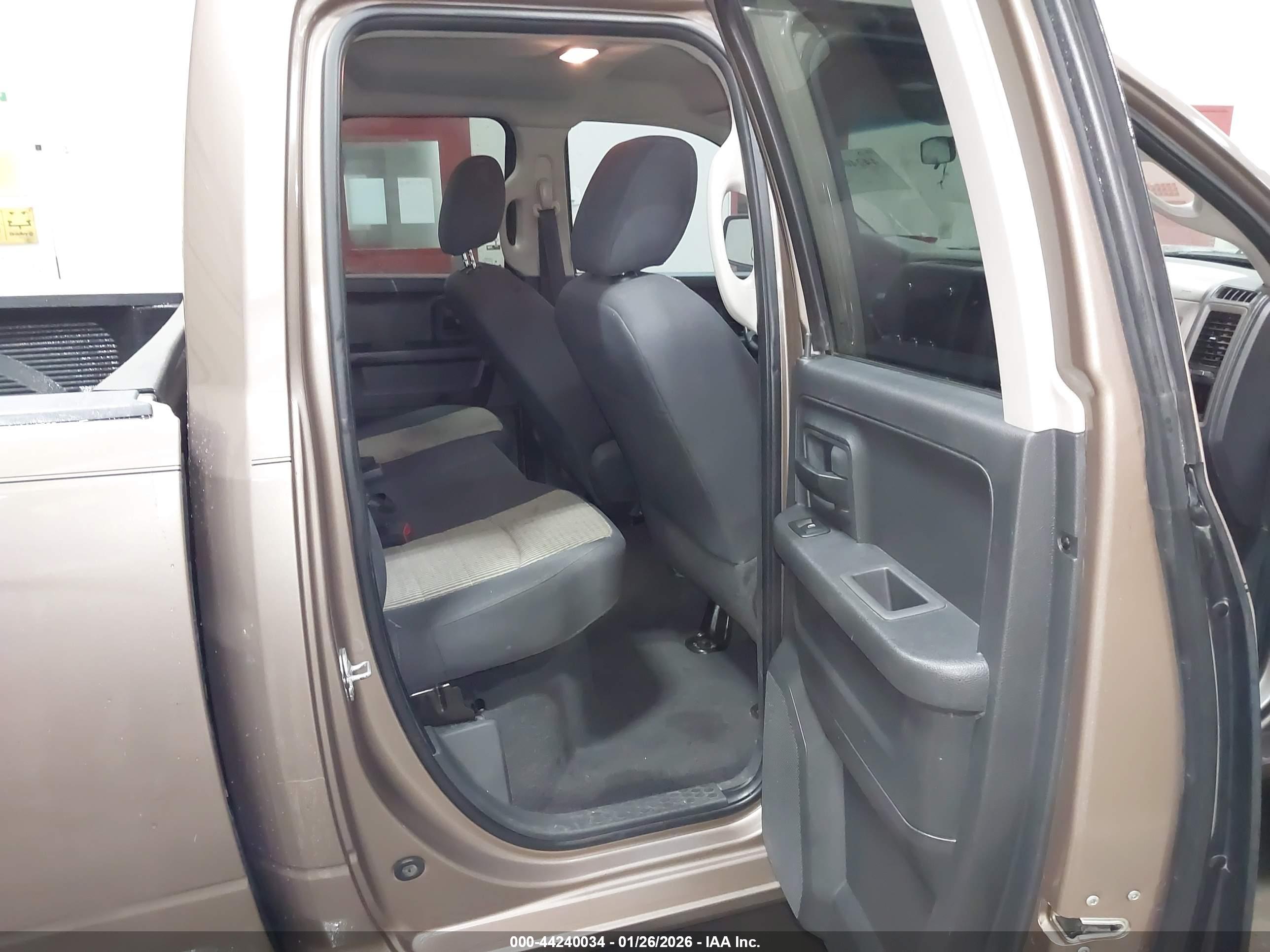 DODGE RAM image 8