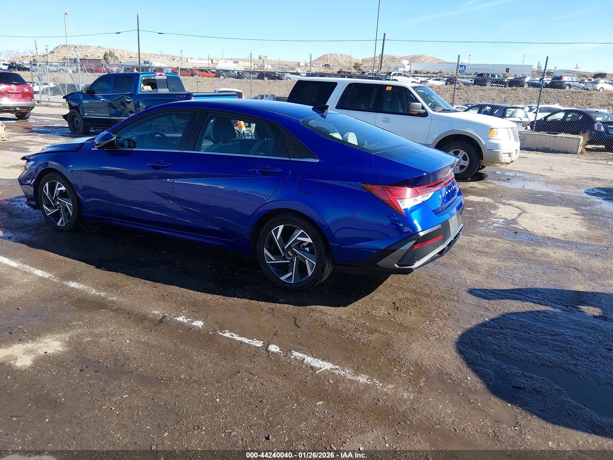 HYUNDAI ELANTRA image 3