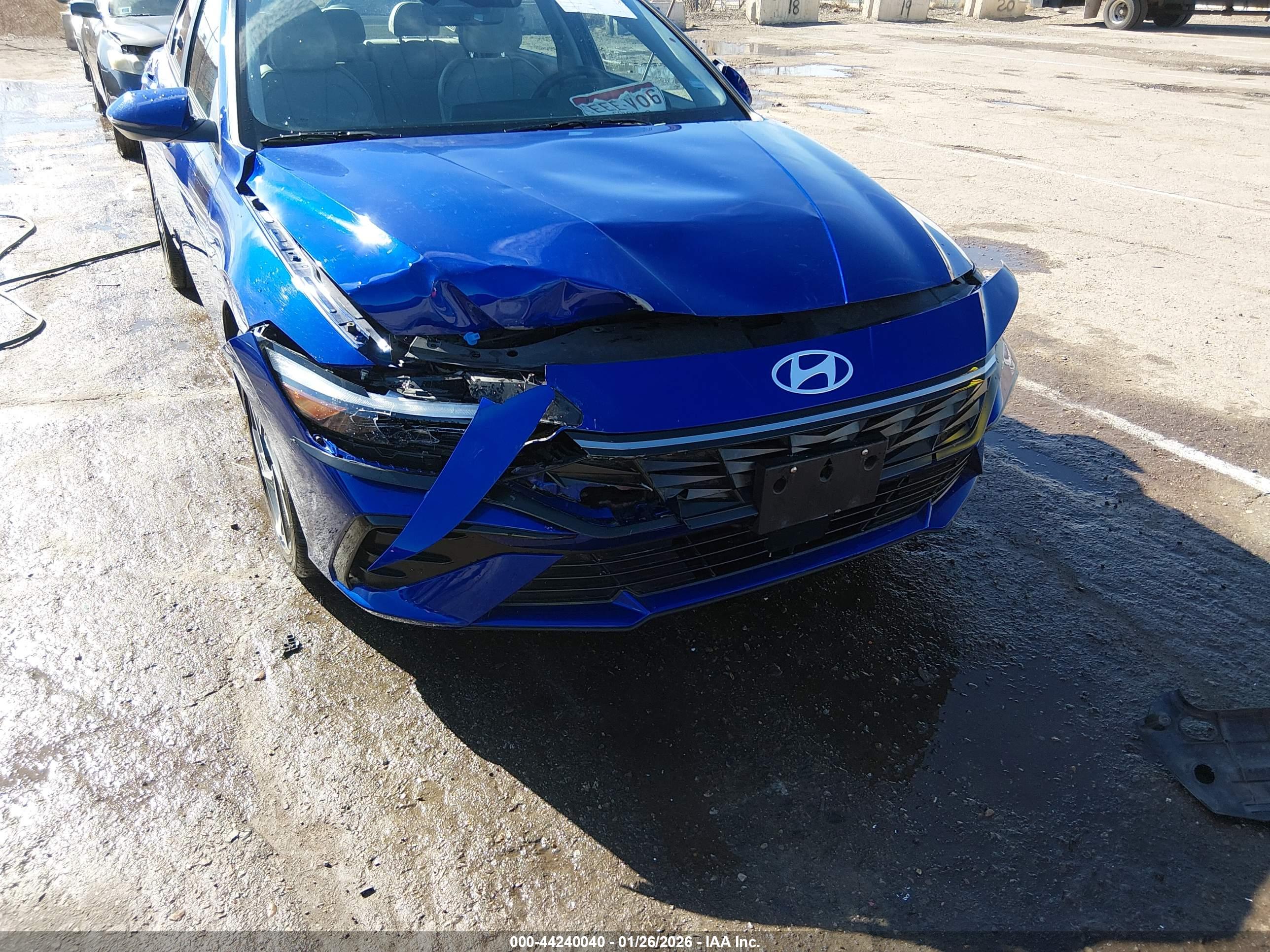 HYUNDAI ELANTRA image 6
