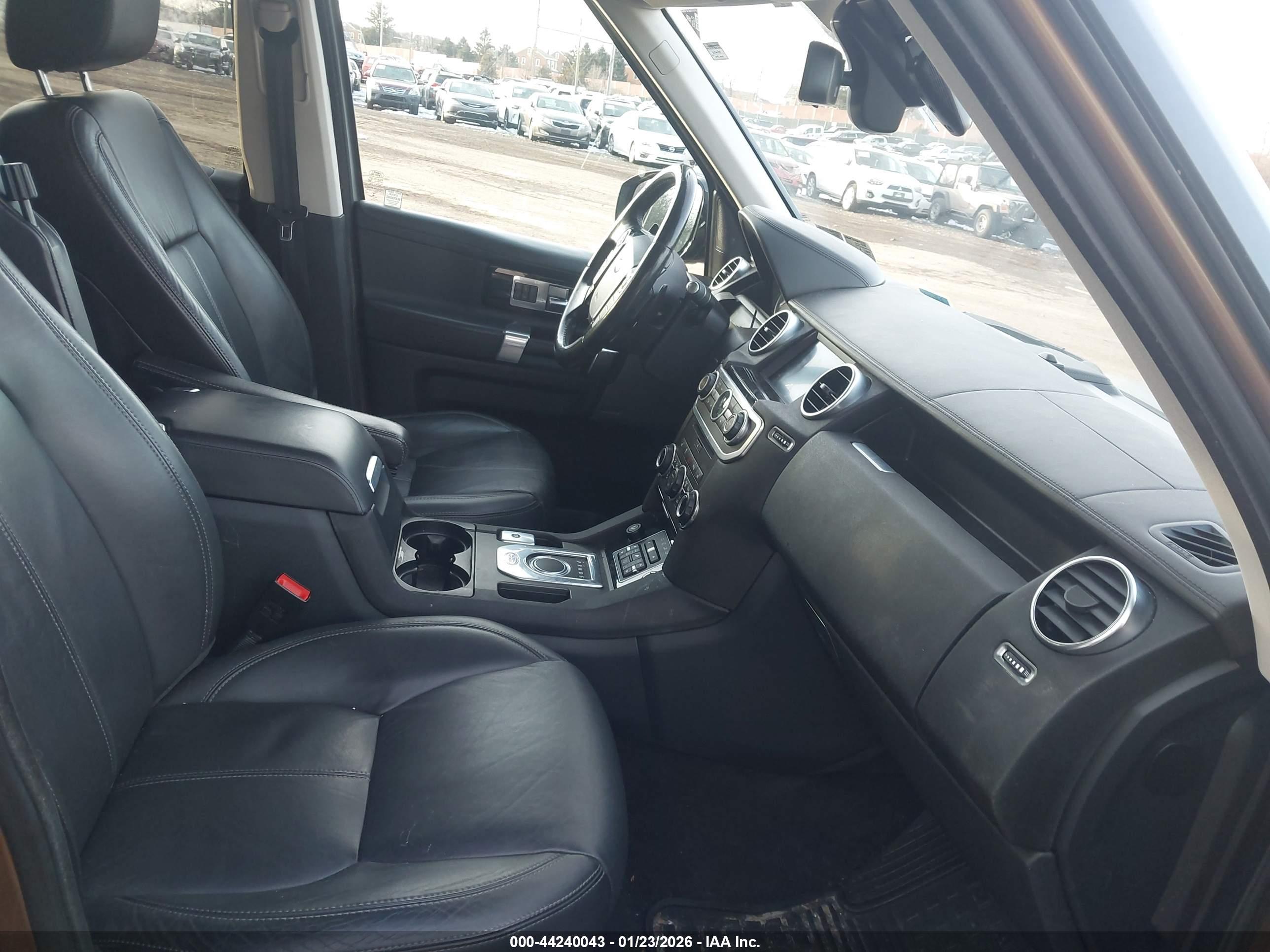 LAND ROVER image 5
