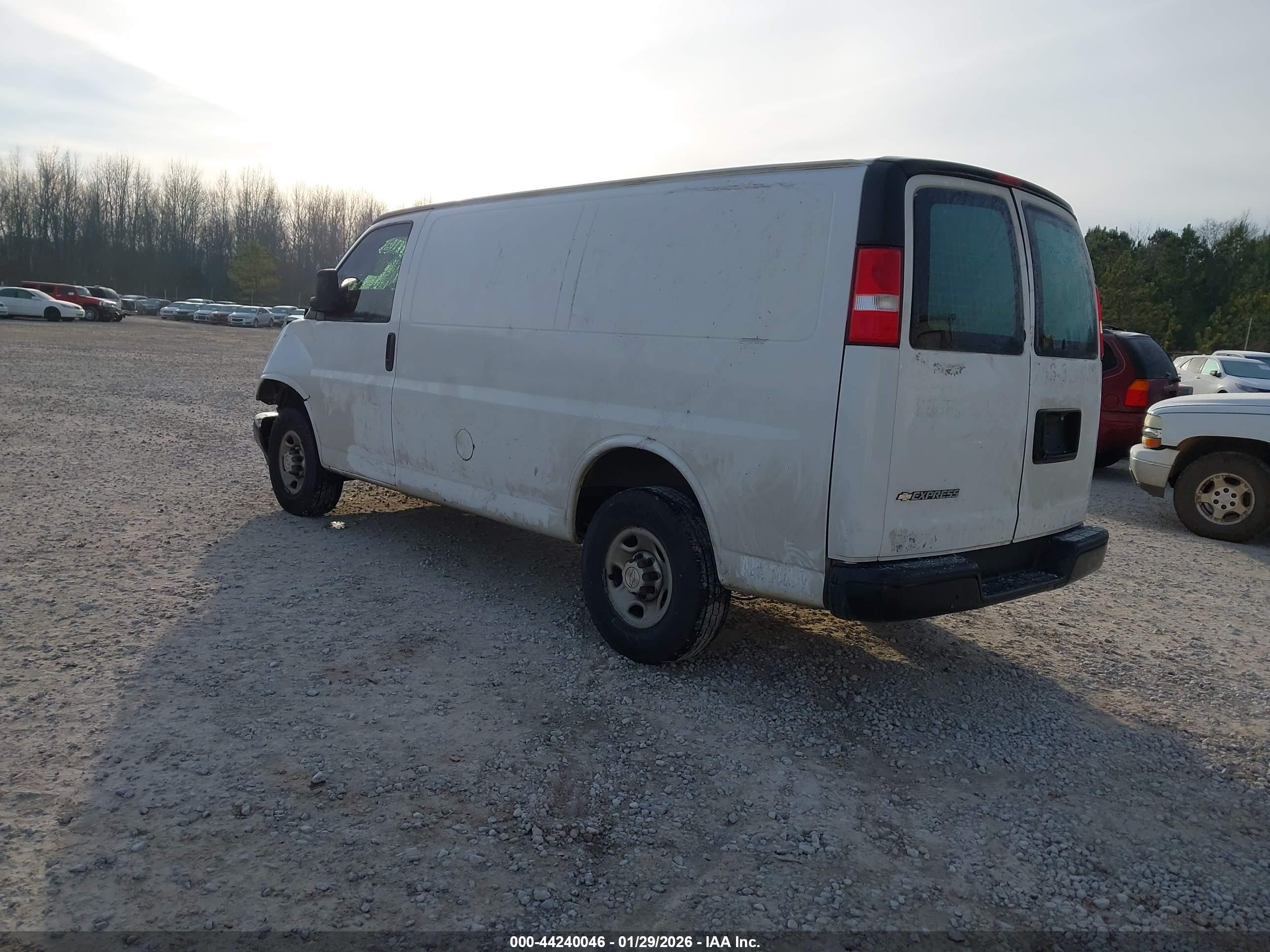 CHEVROLET EXPRESS image 3
