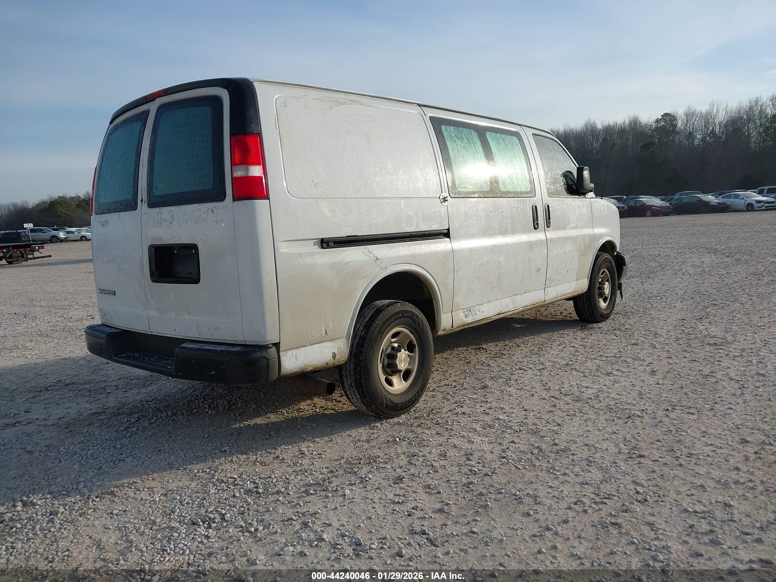 CHEVROLET EXPRESS image 4