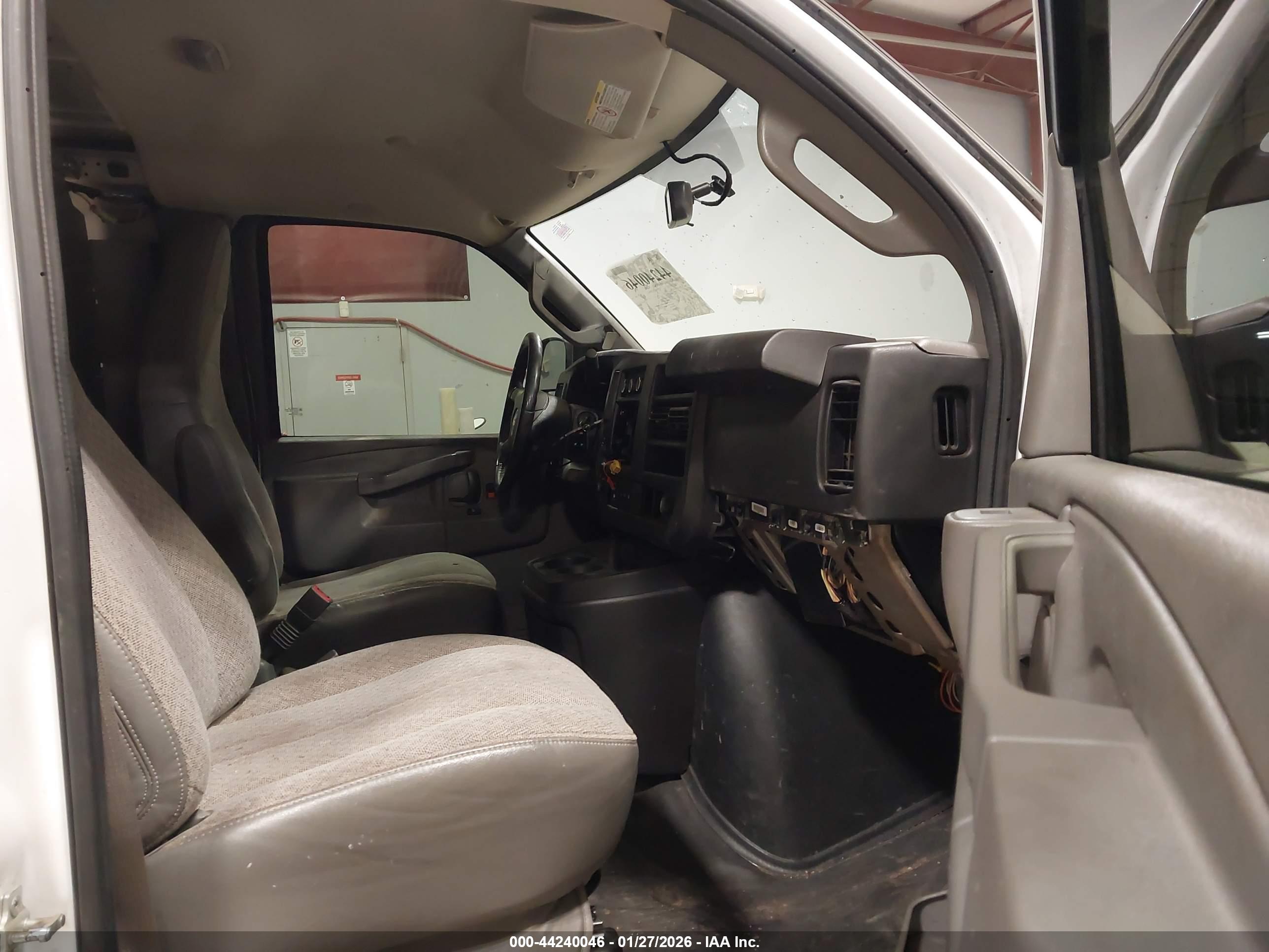 CHEVROLET EXPRESS image 5