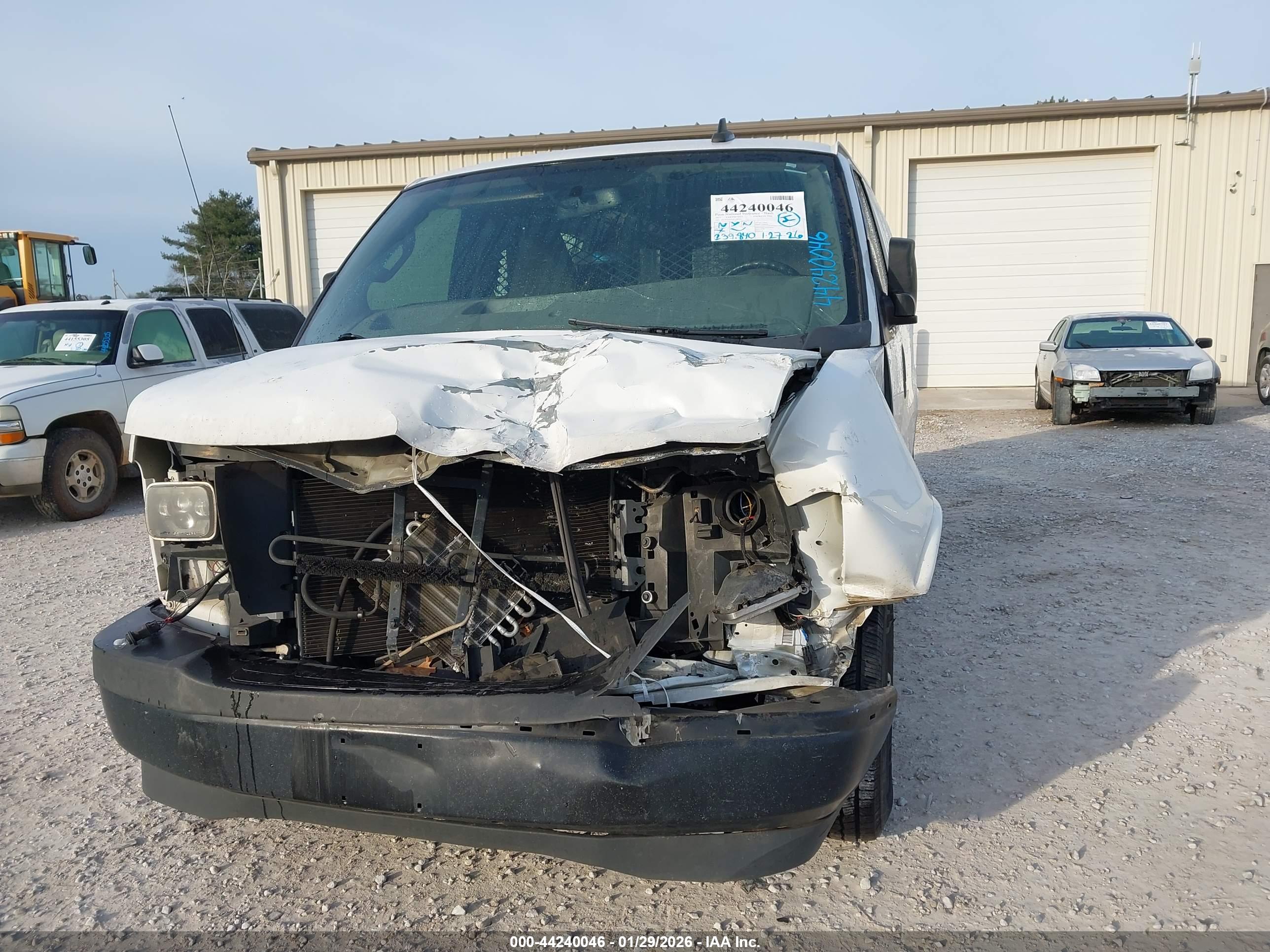 CHEVROLET EXPRESS image 6