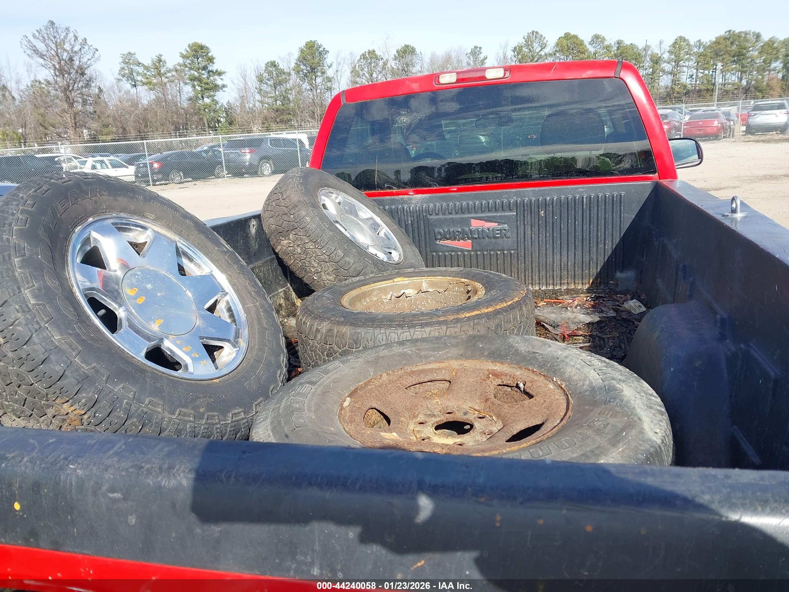 CHEVROLET SILVERADO image 8