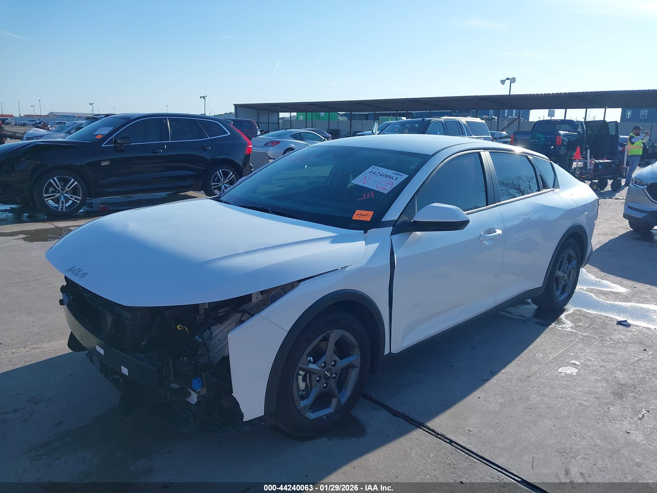 KIA K4 image 2