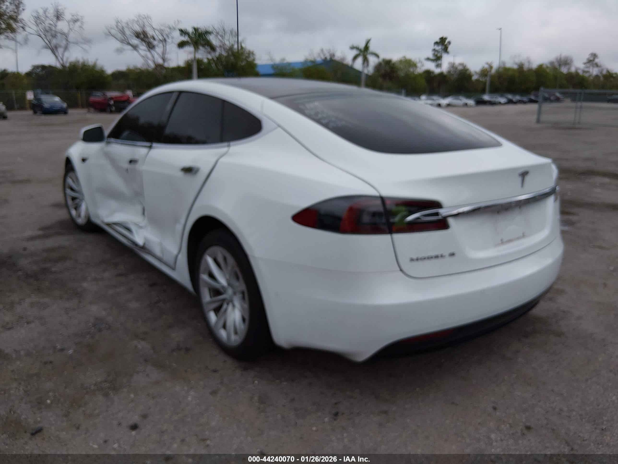 TESLA MODEL image 3