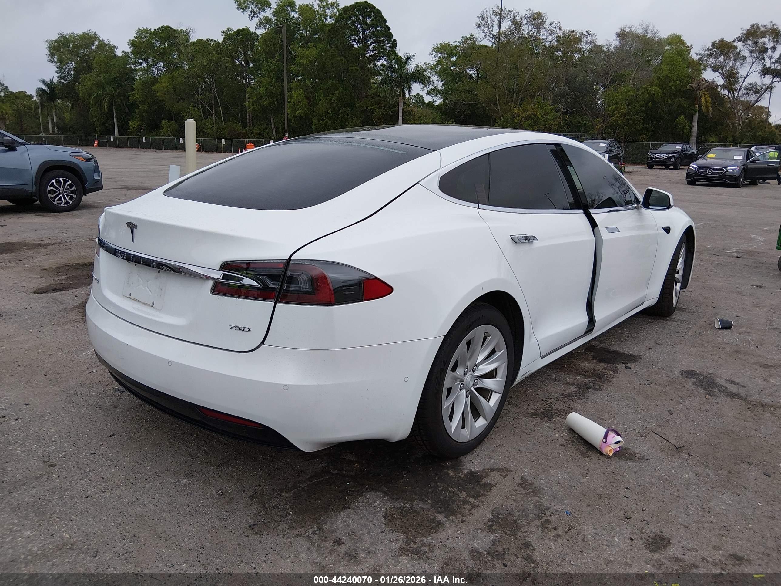 TESLA MODEL image 4