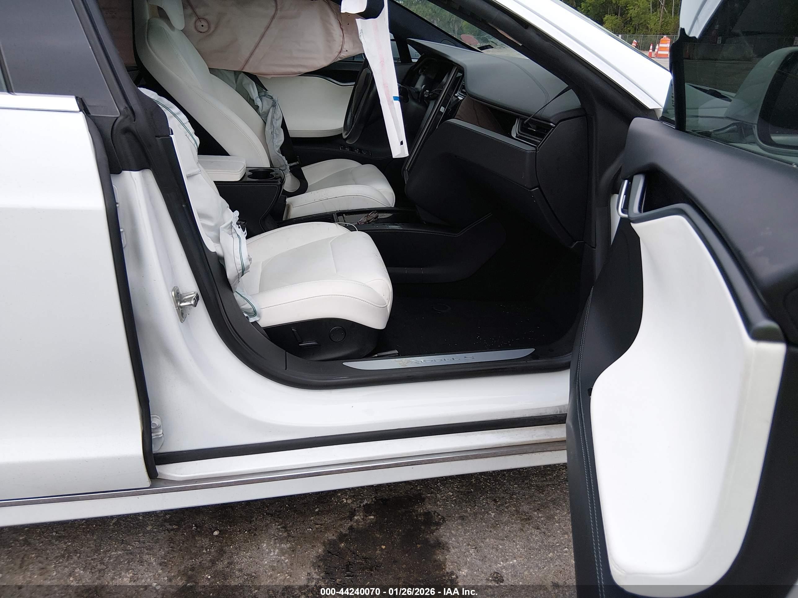 TESLA MODEL image 5