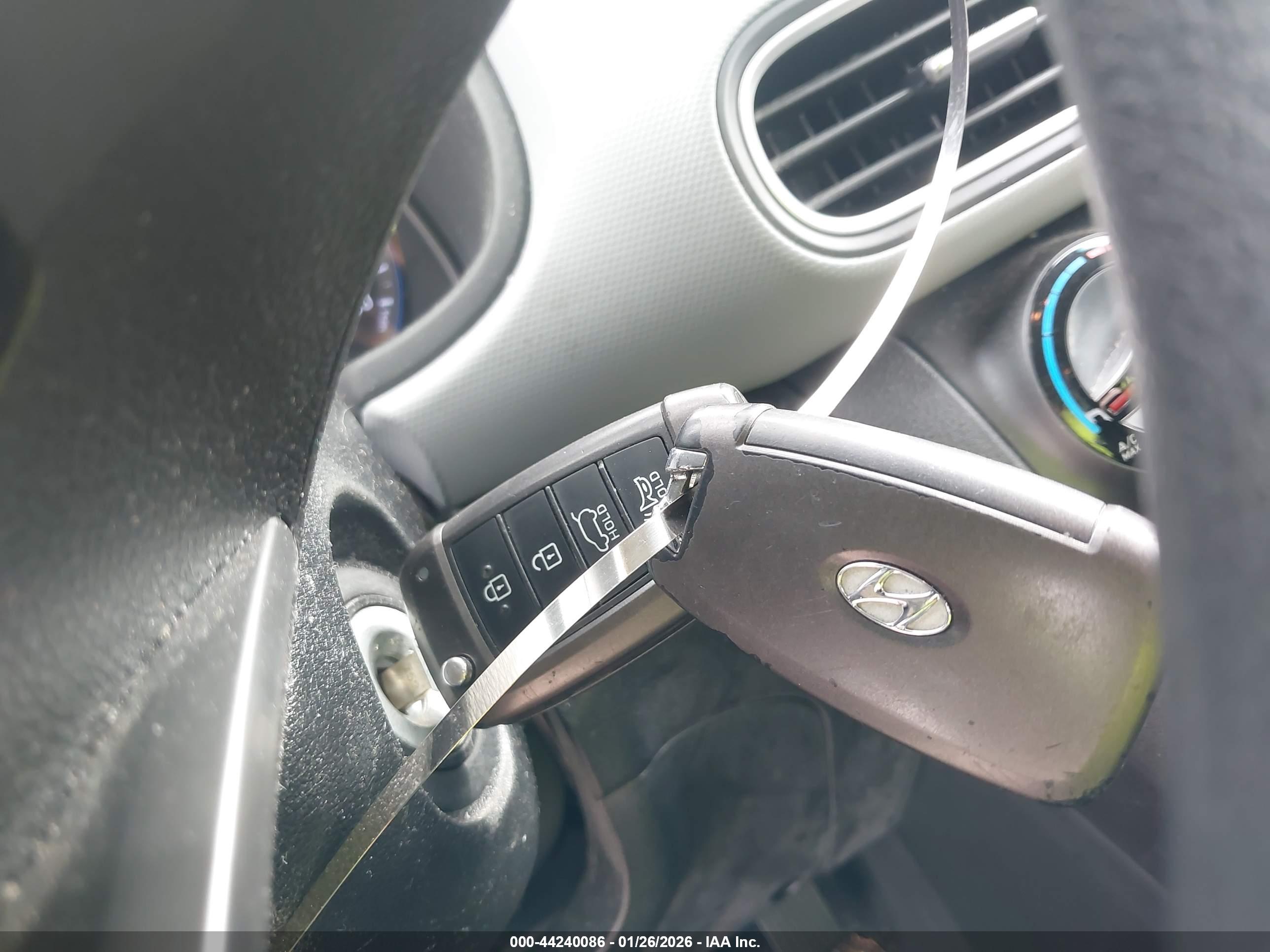 HYUNDAI KONA image 11