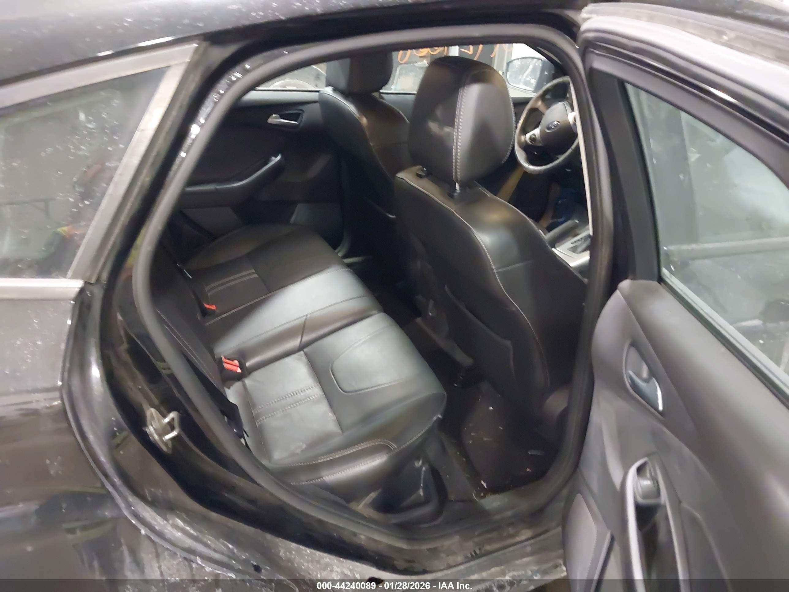 FORD FOCUS image 8