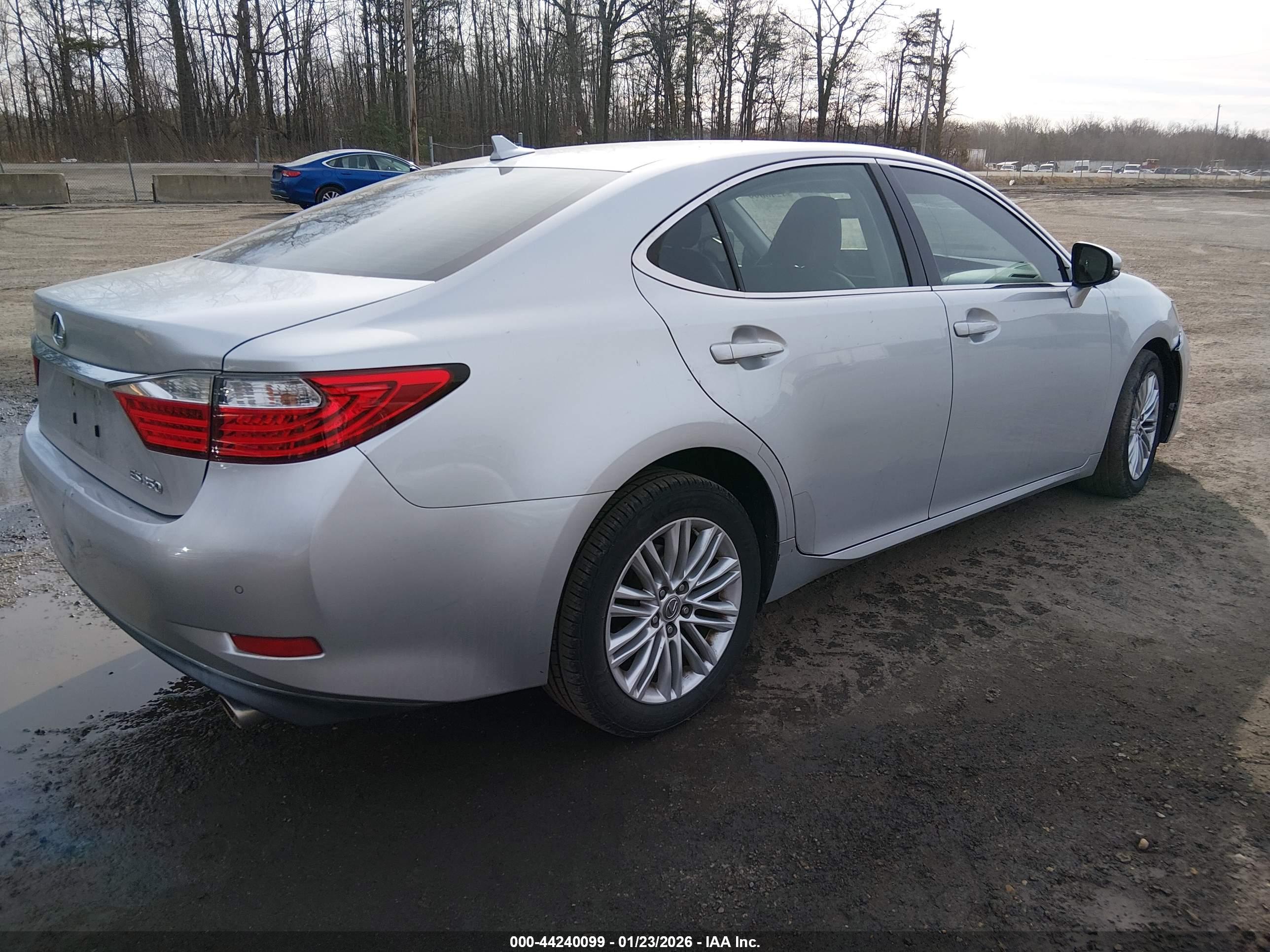 LEXUS ES image 4