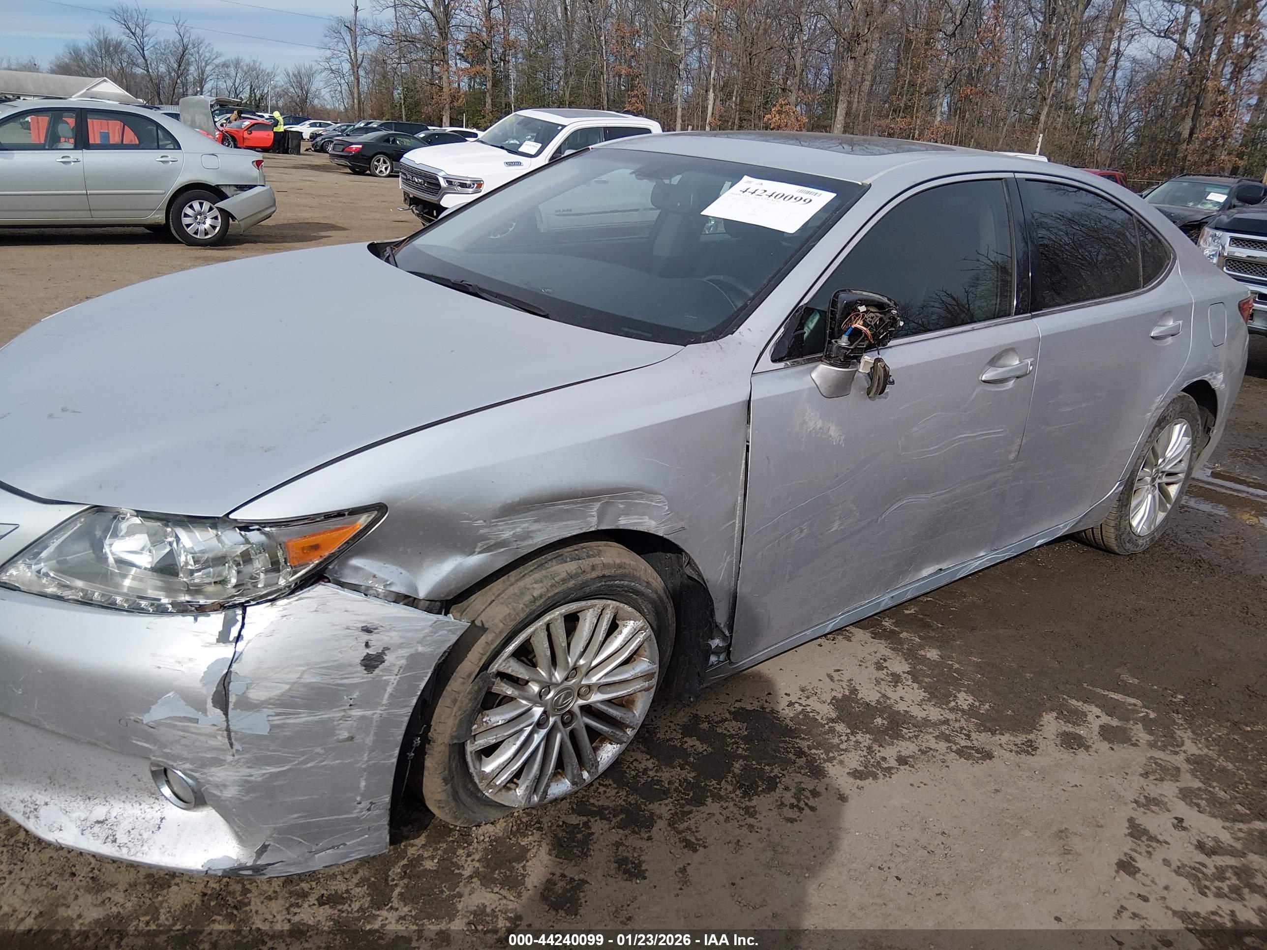 LEXUS ES image 6