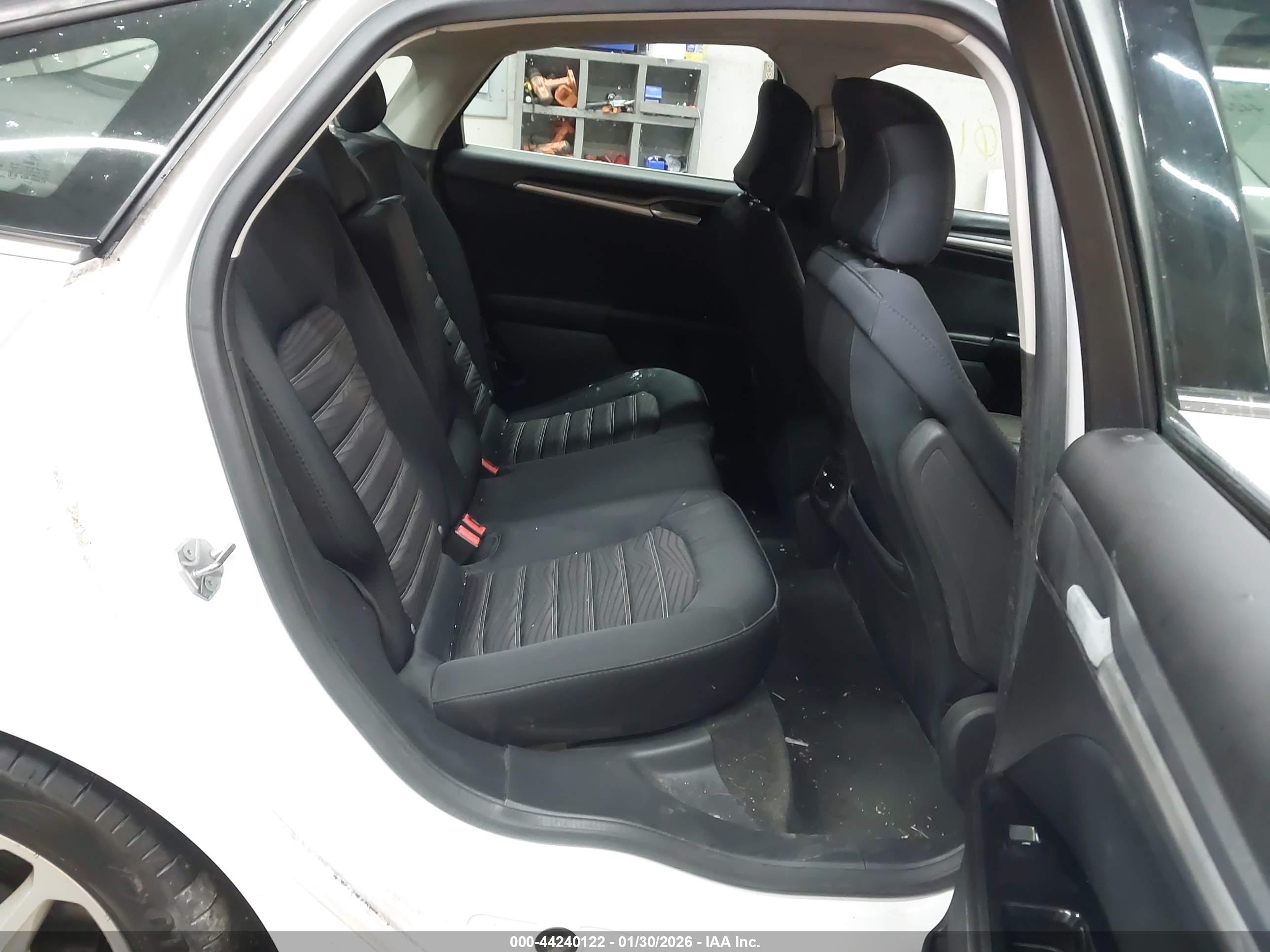 FORD FUSION image 8