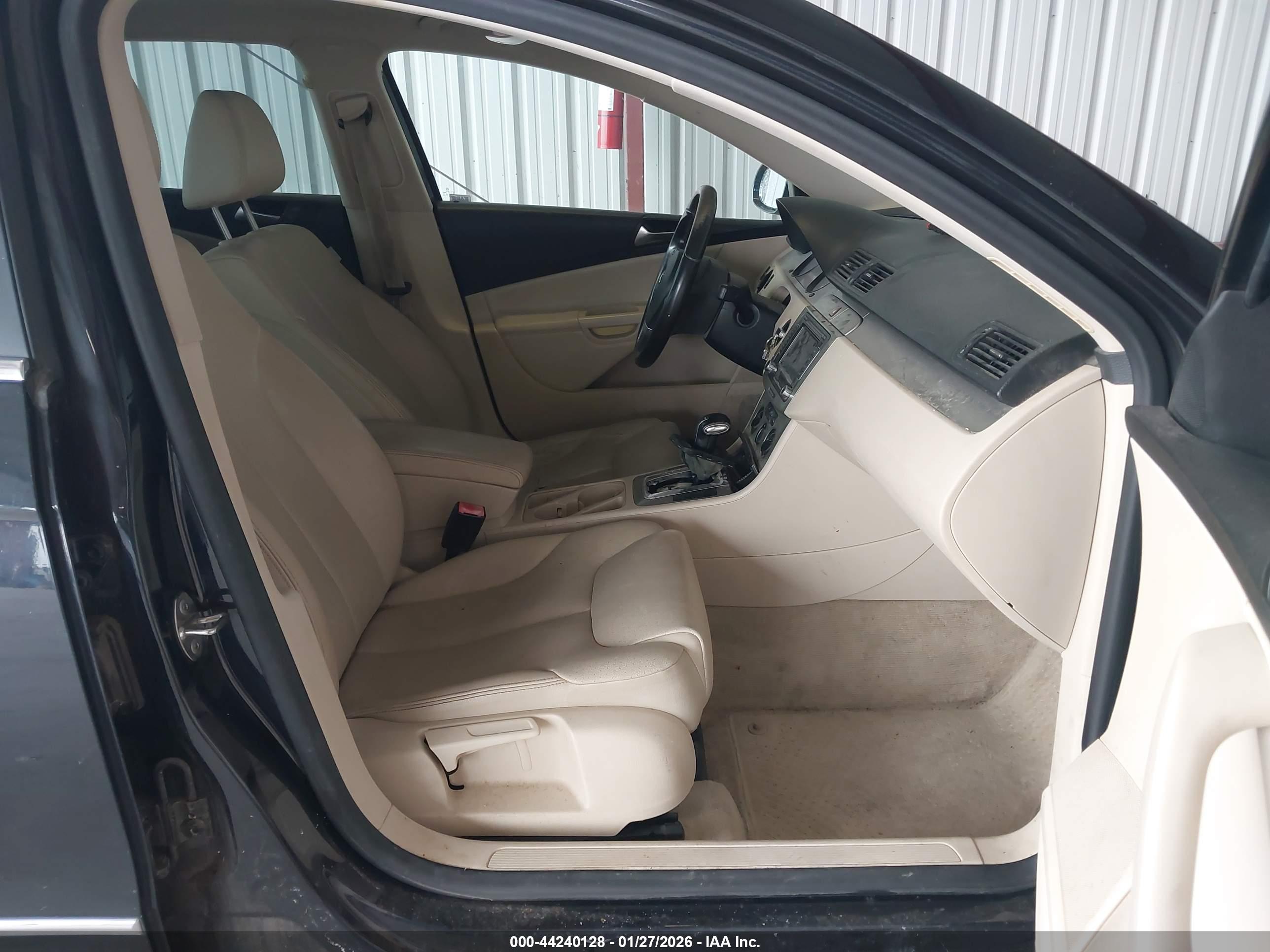 VOLKSWAGEN PASSAT image 5