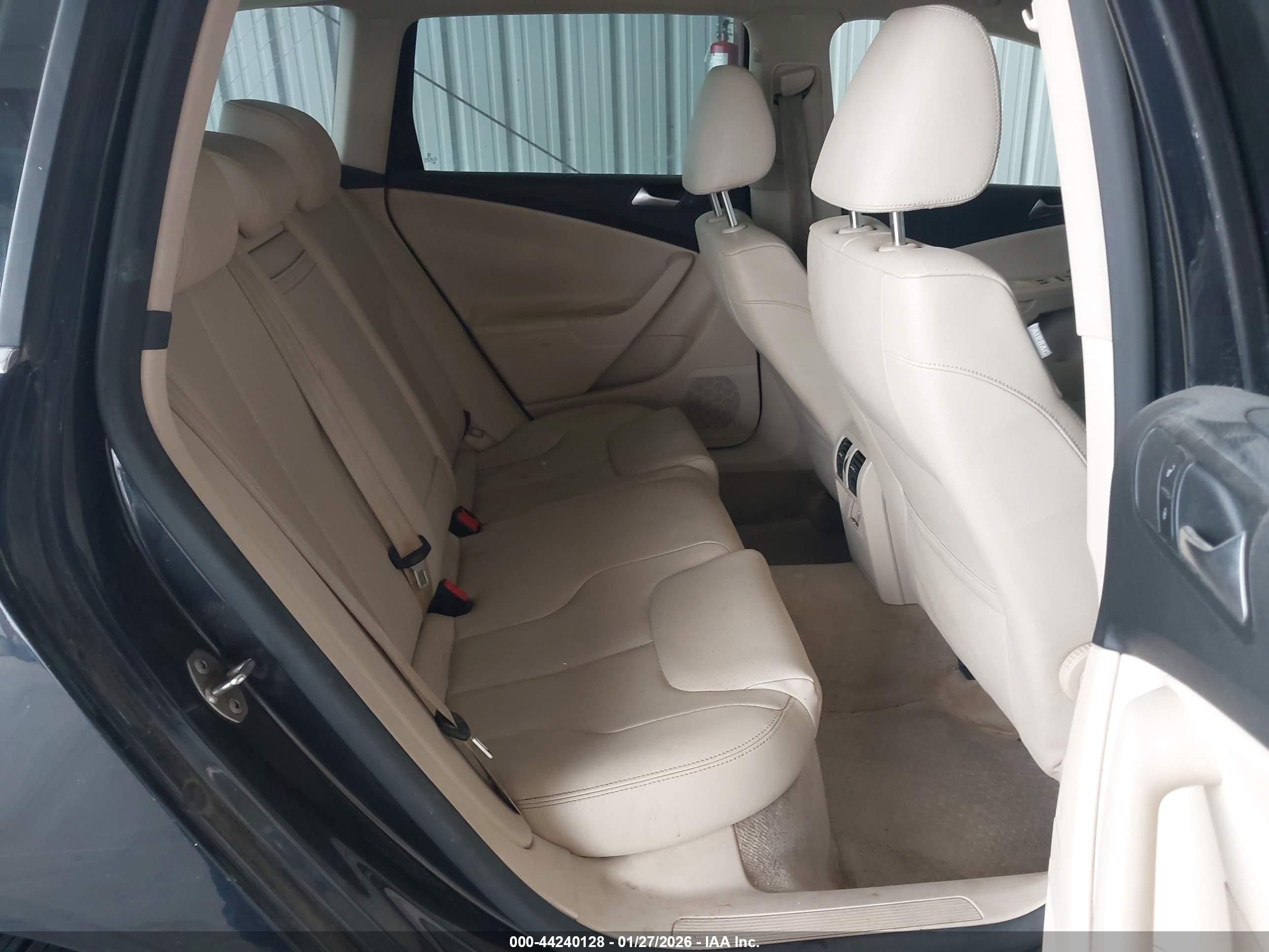 VOLKSWAGEN PASSAT image 8