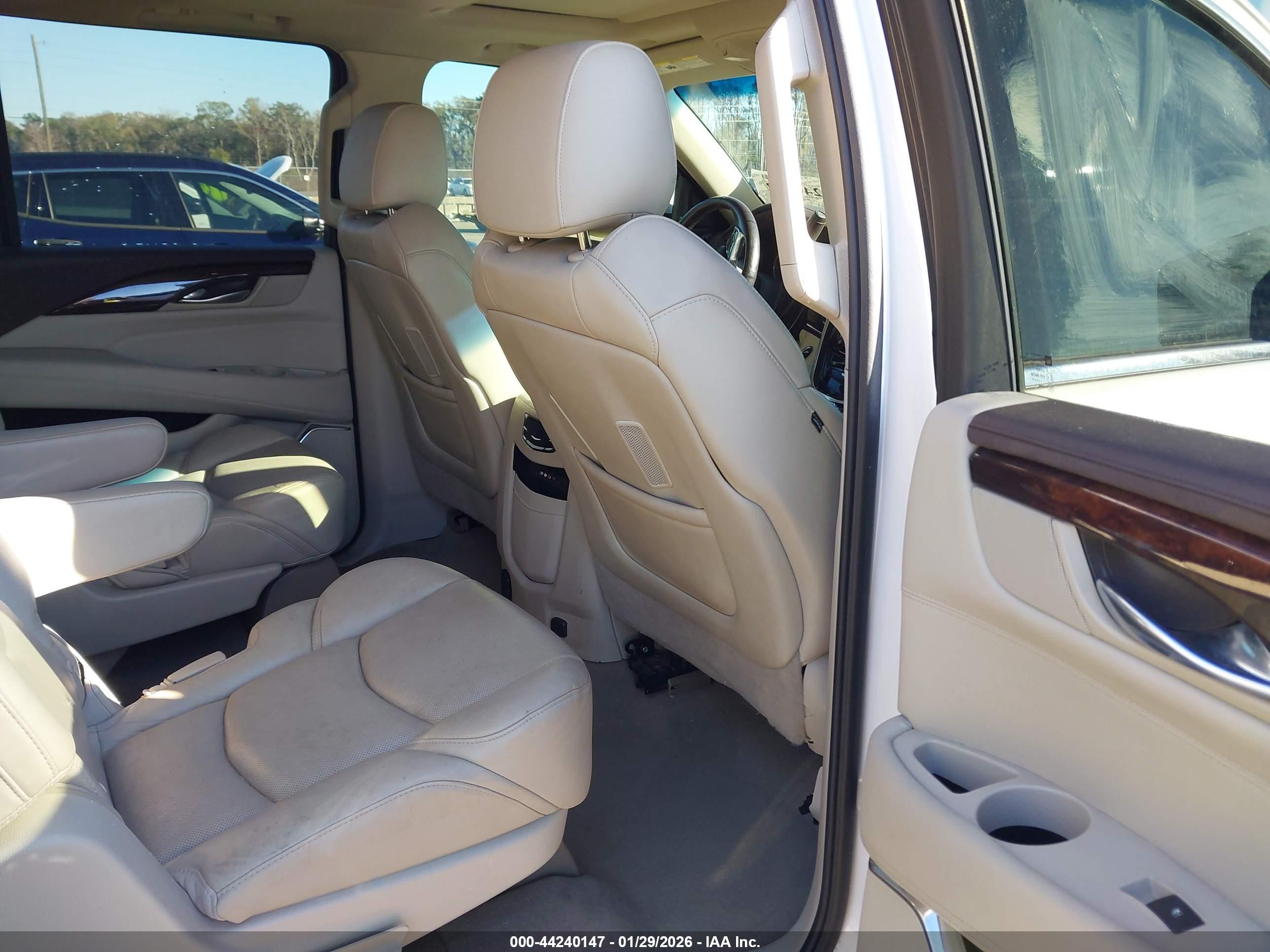 CADILLAC ESCALADE image 8