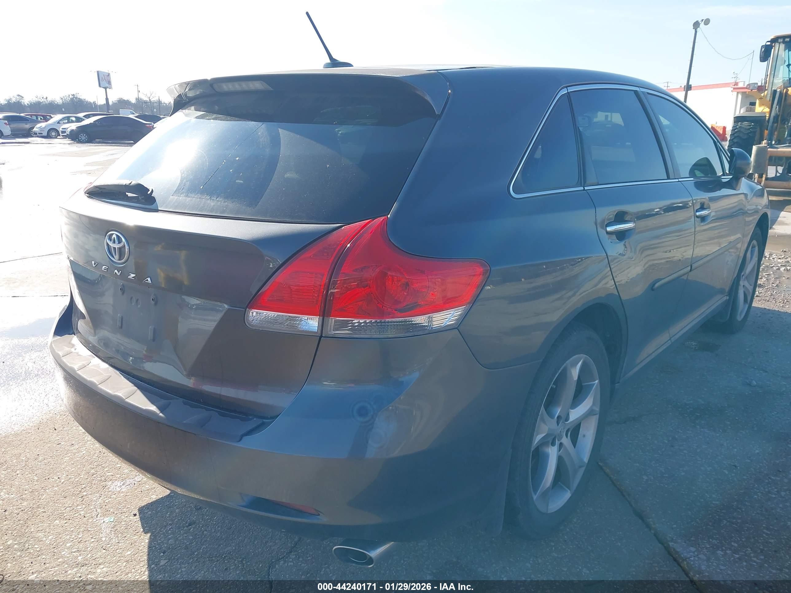 TOYOTA VENZA image 4