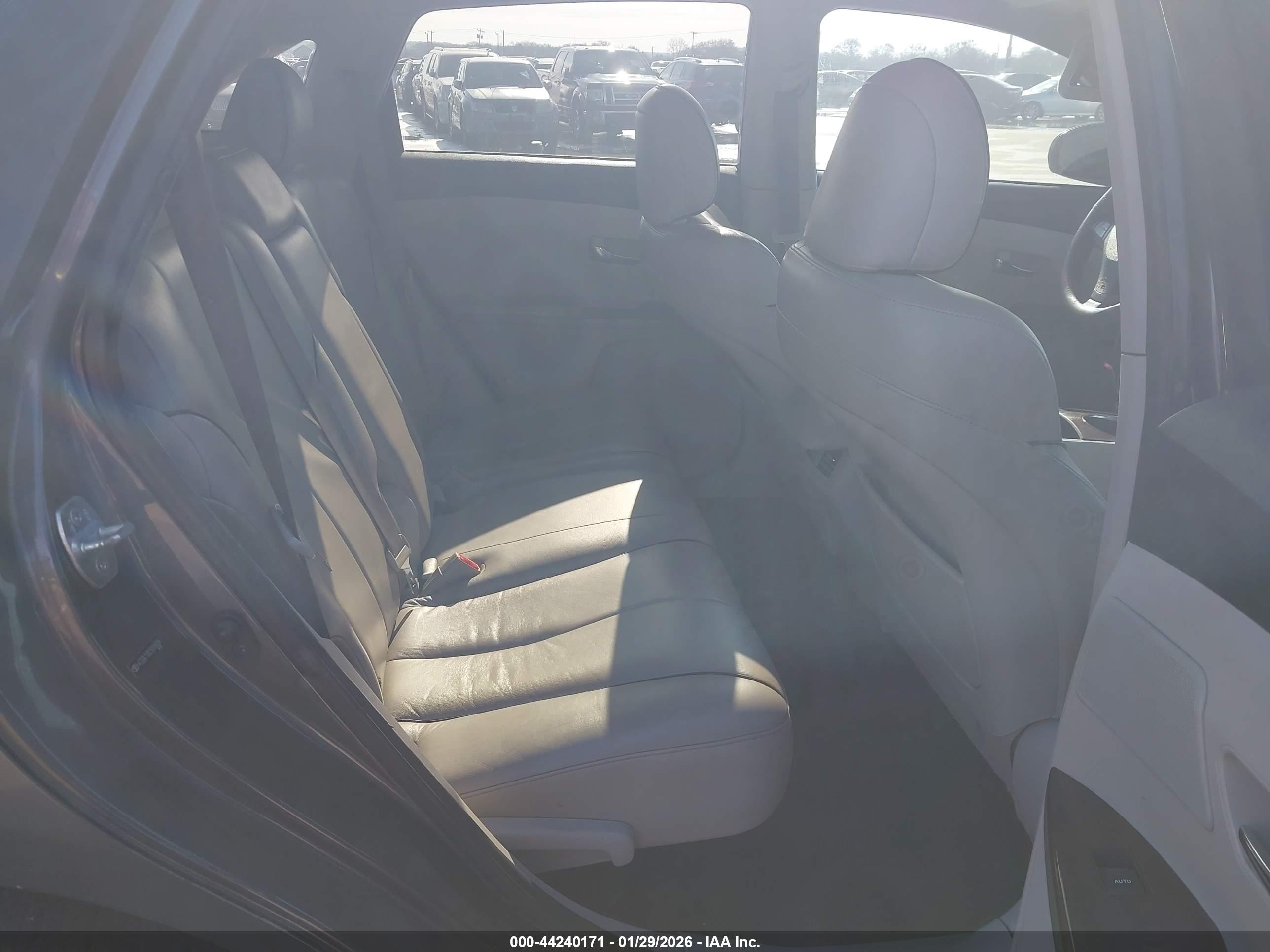 TOYOTA VENZA image 8