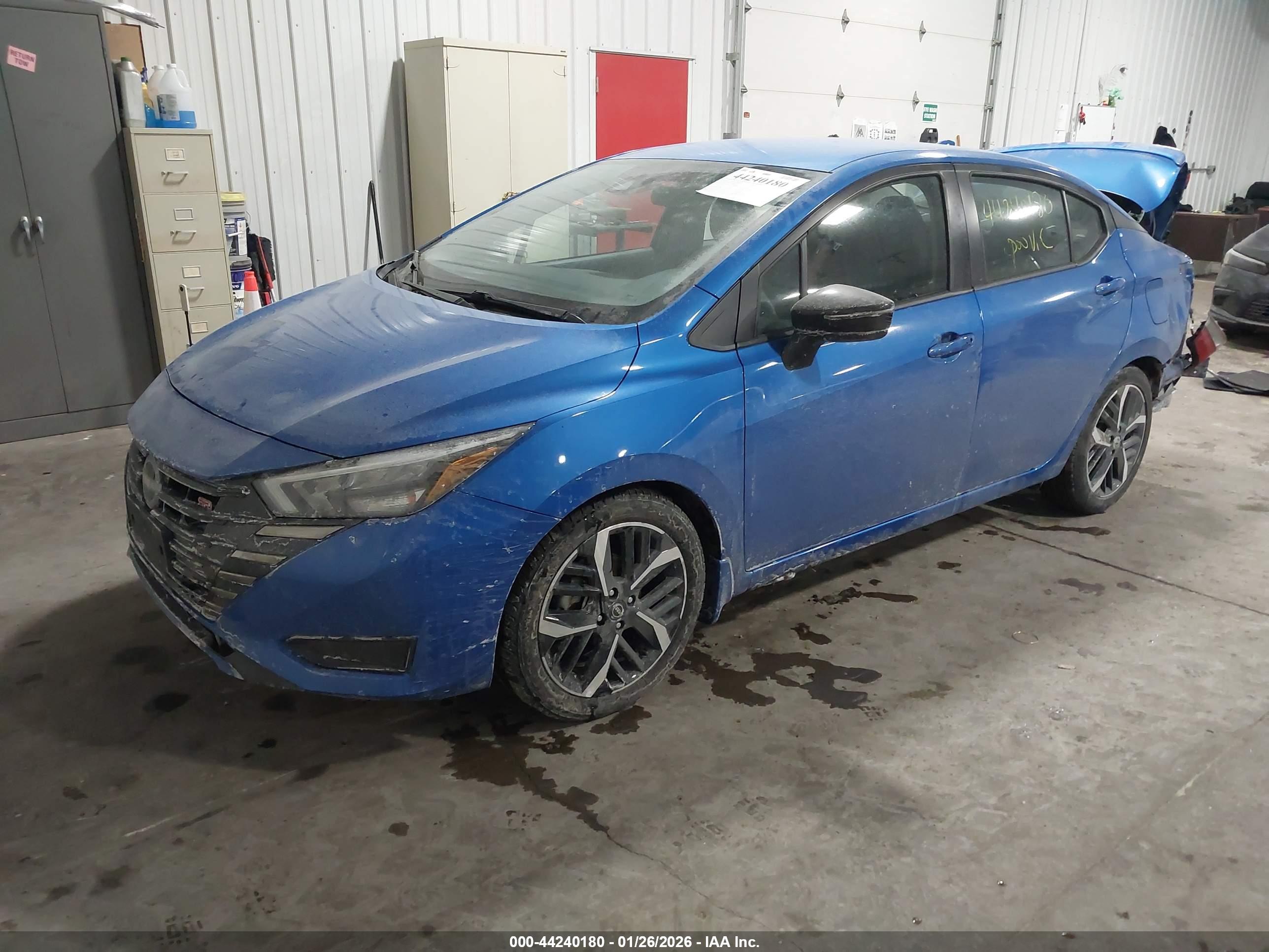 NISSAN VERSA image 2