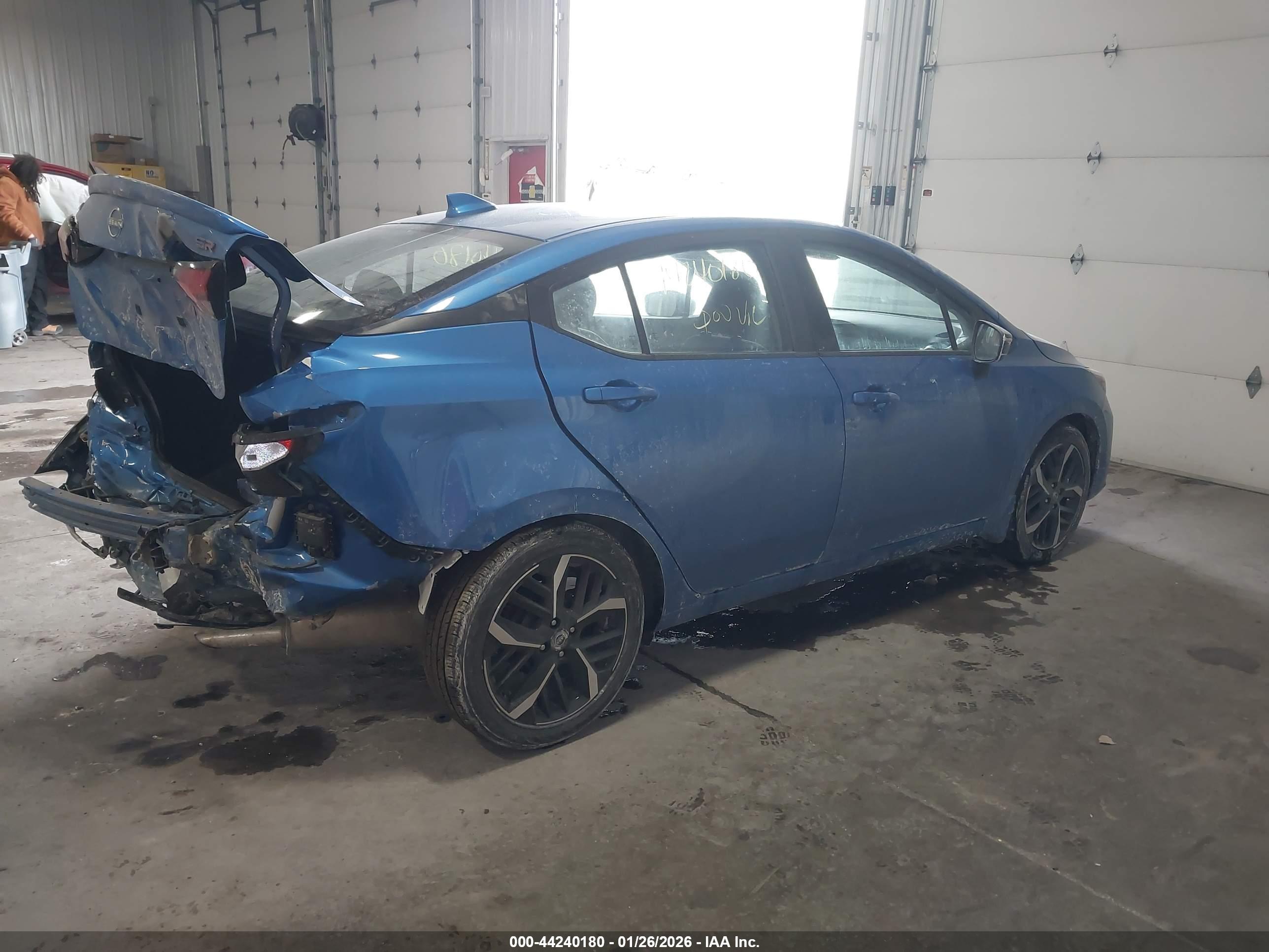 NISSAN VERSA image 4
