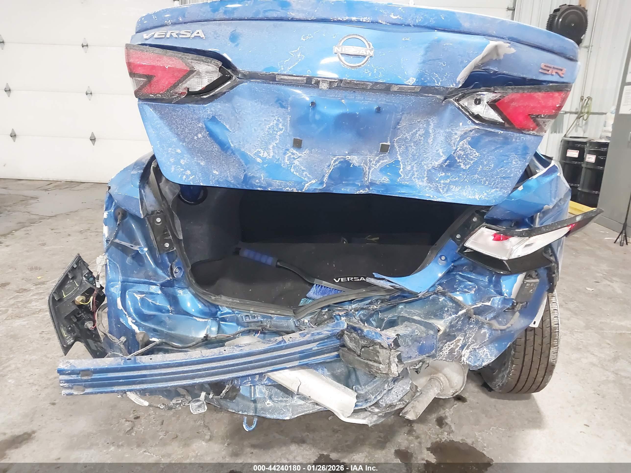 NISSAN VERSA image 6