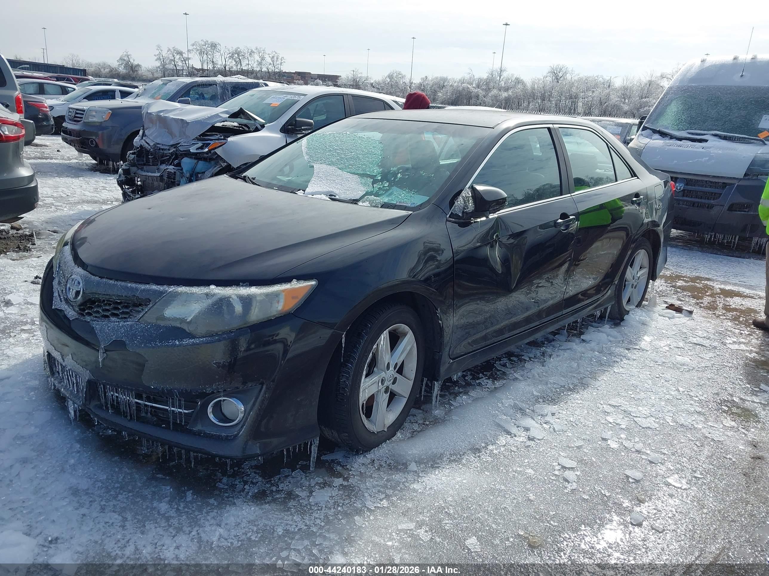 TOYOTA CAMRY image 2