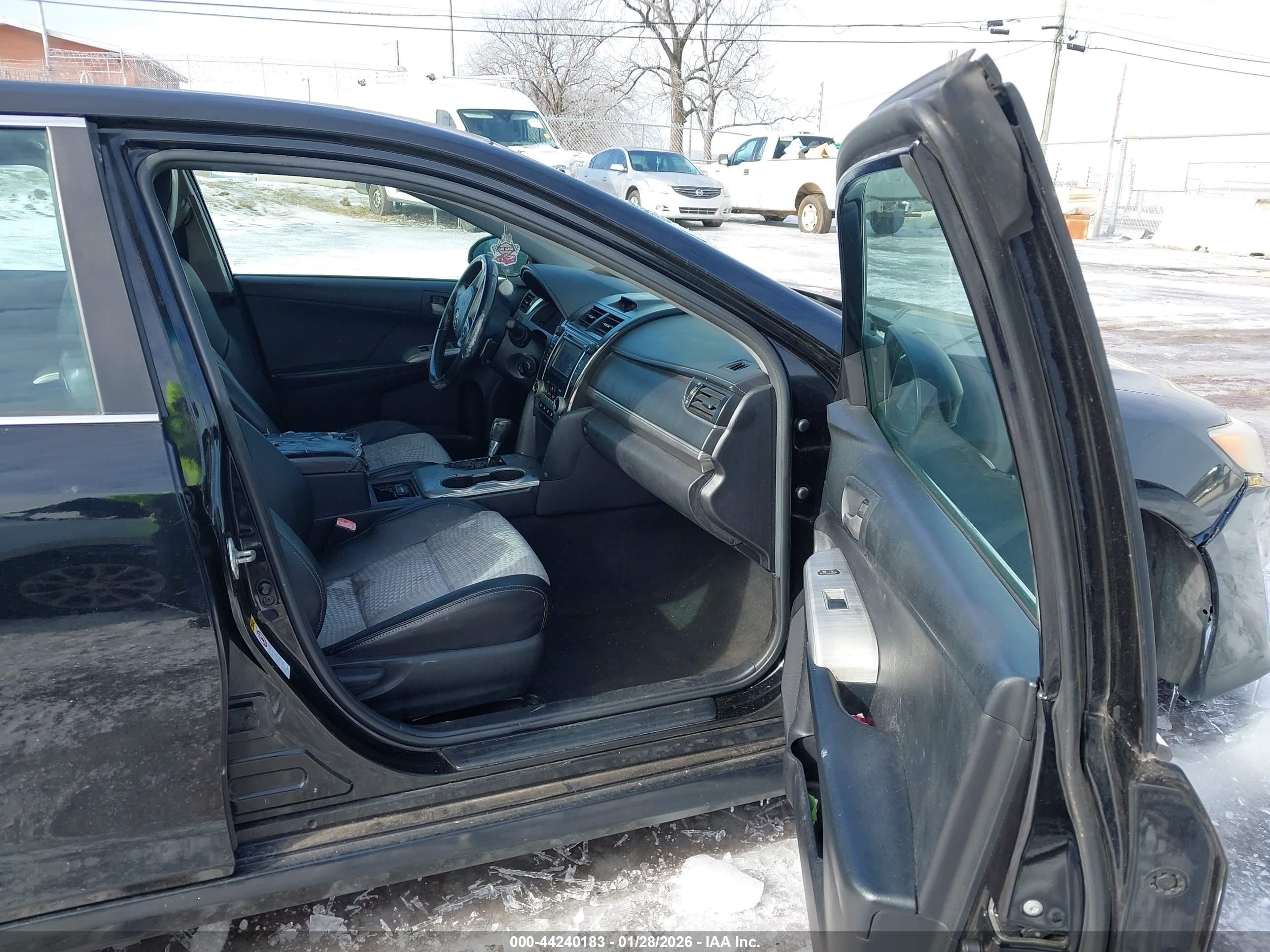 TOYOTA CAMRY image 5