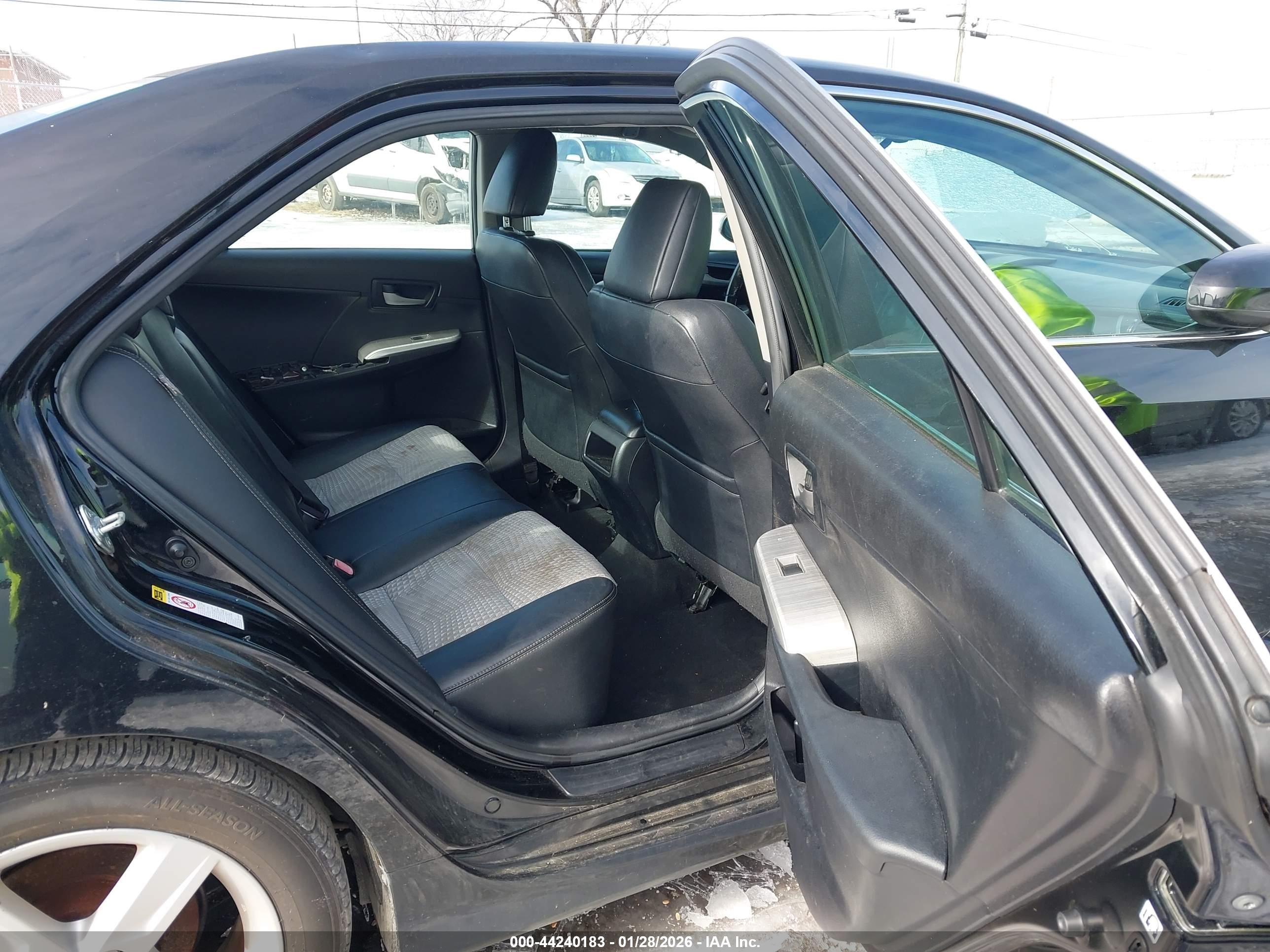 TOYOTA CAMRY image 8
