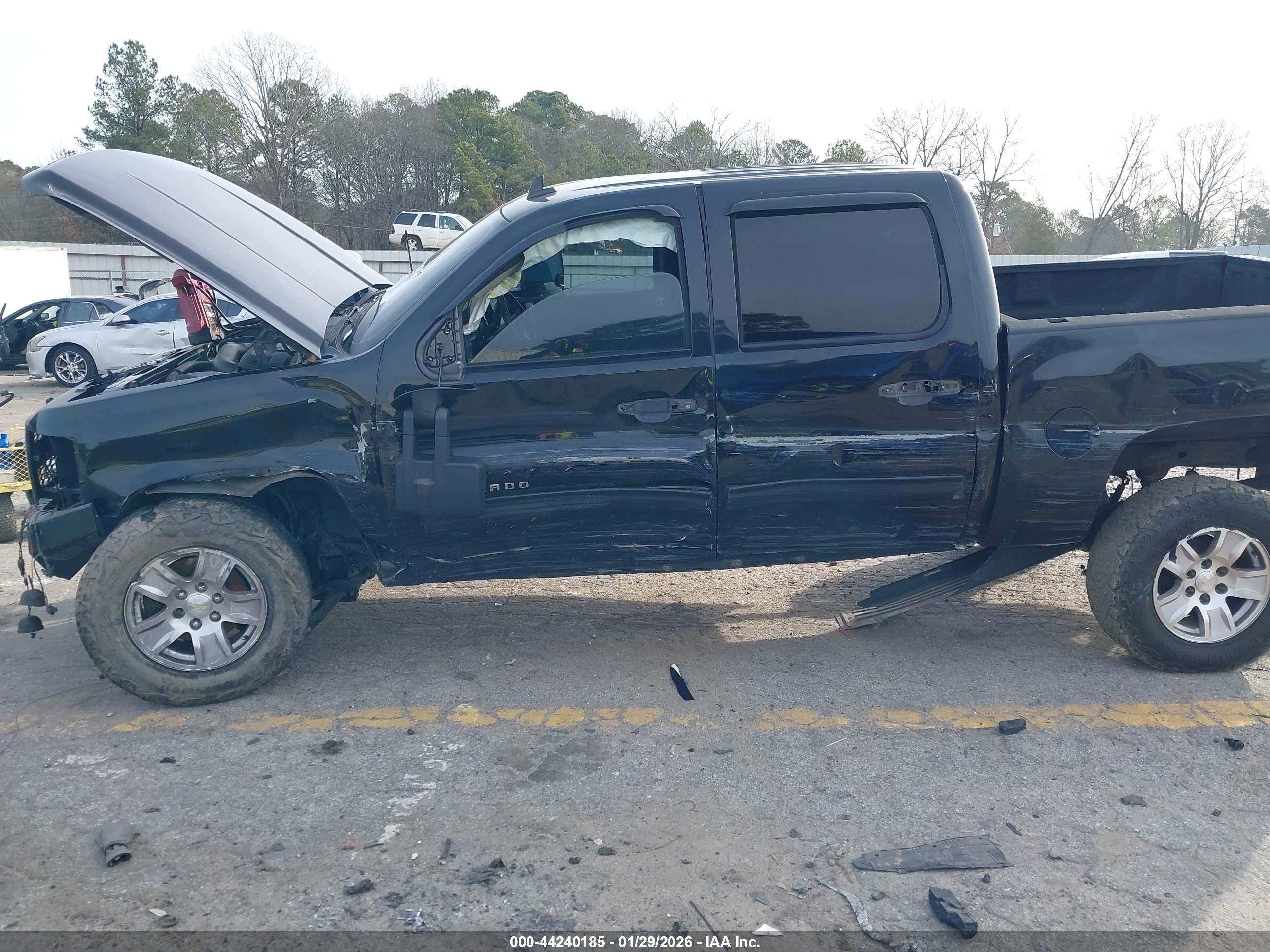 CHEVROLET SILVERADO image 6
