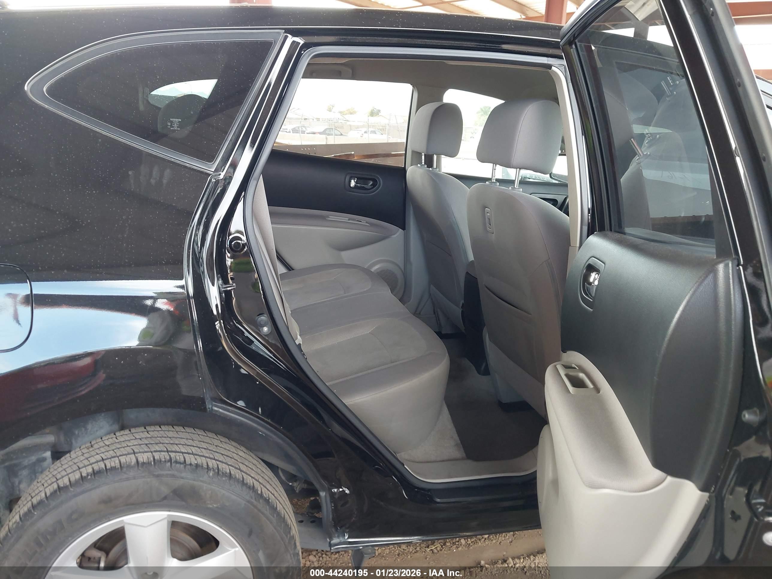 NISSAN ROGUE image 8