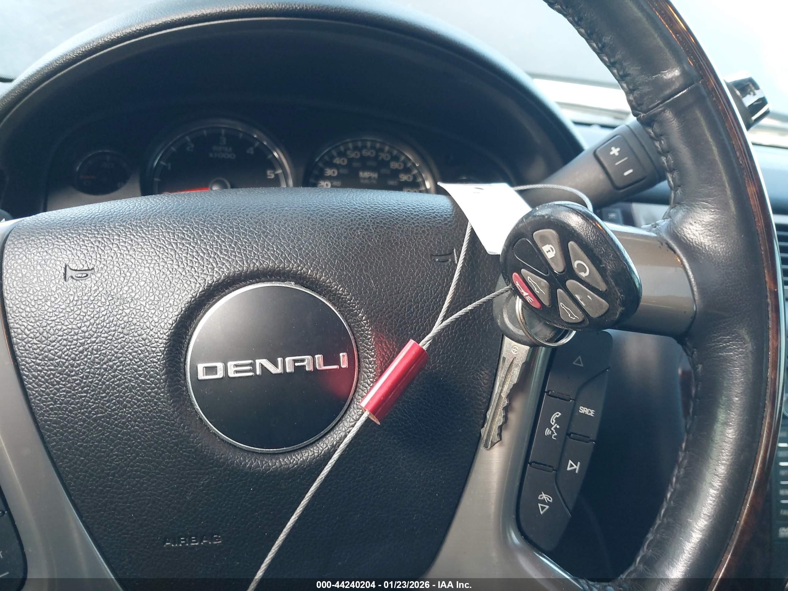 GMC YUKON image 11