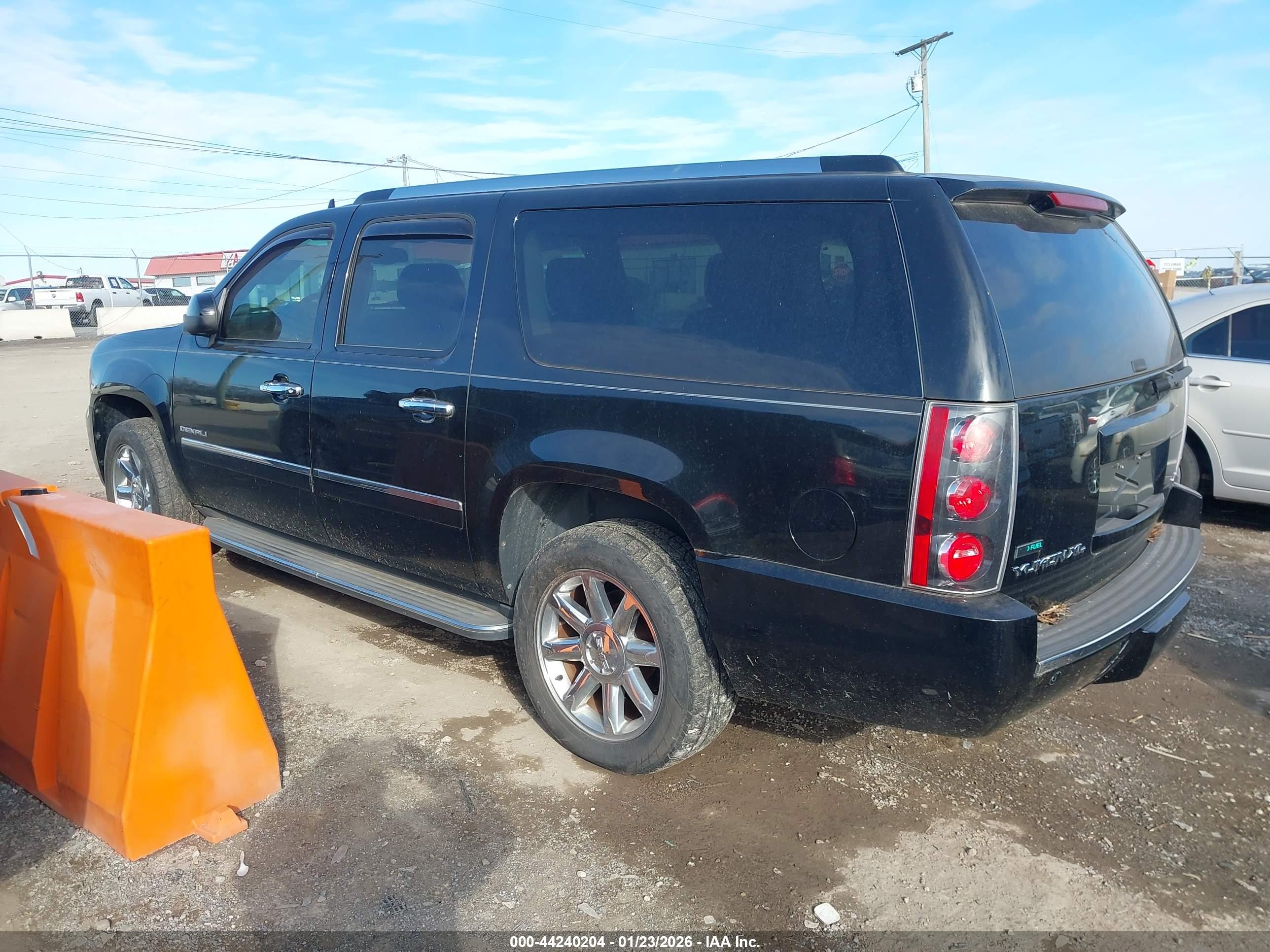 GMC YUKON image 3