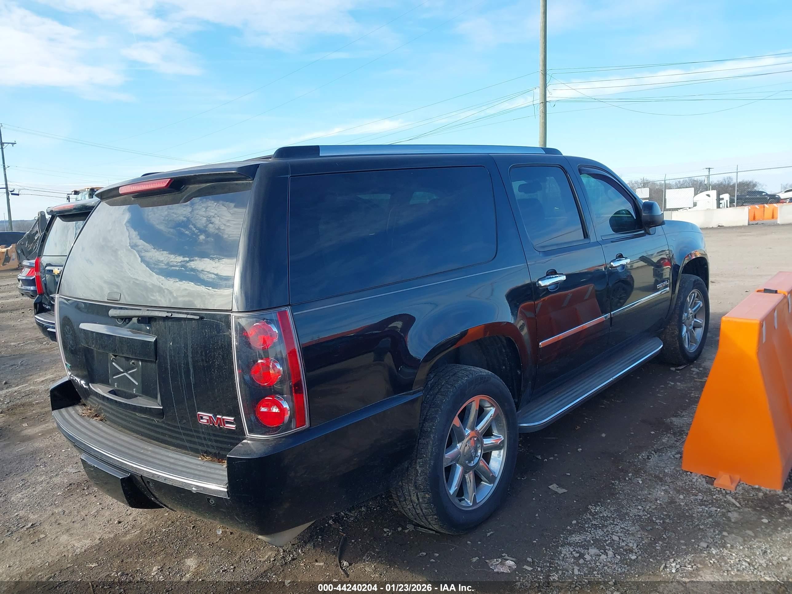 GMC YUKON image 4