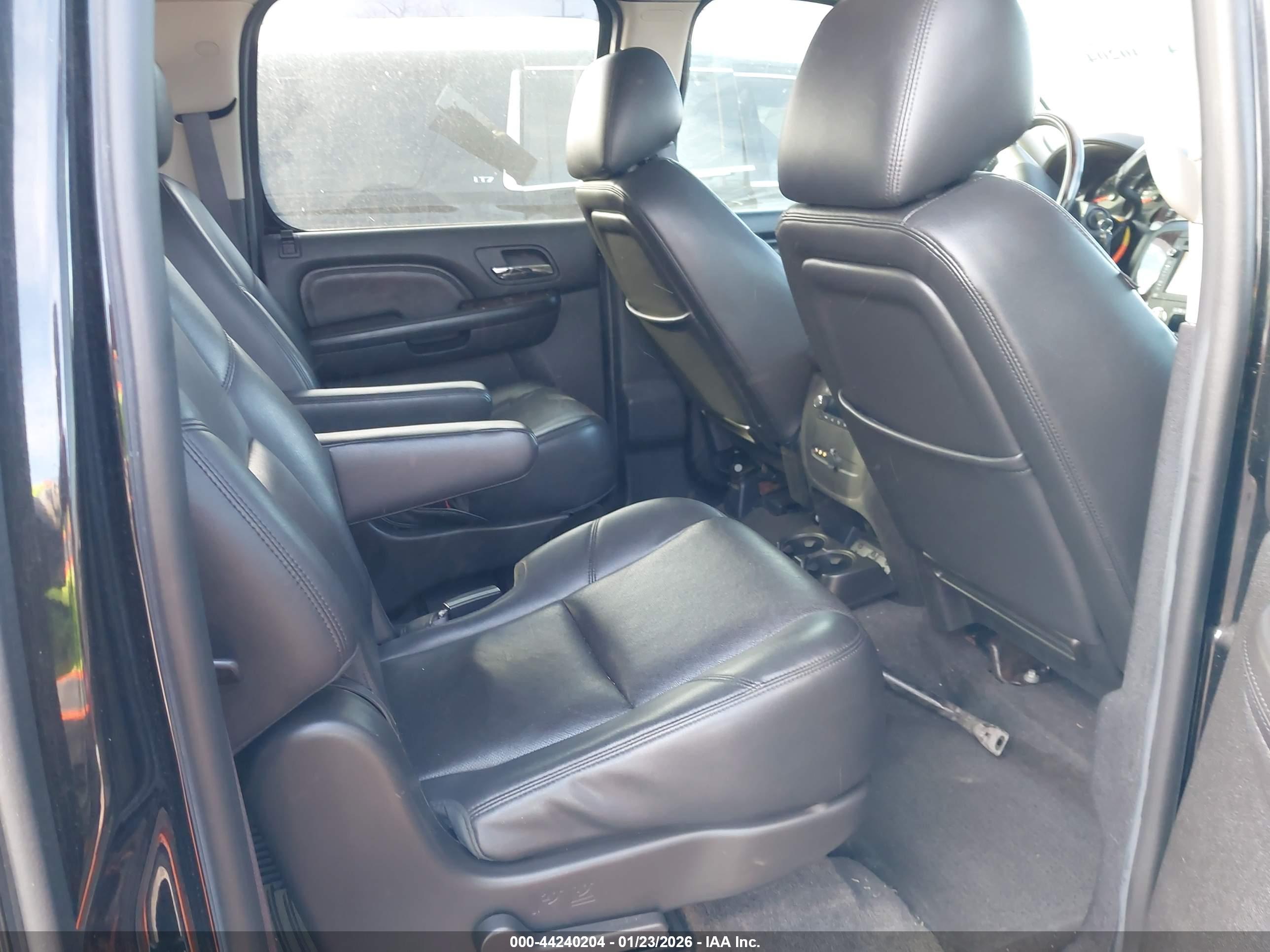 GMC YUKON image 8