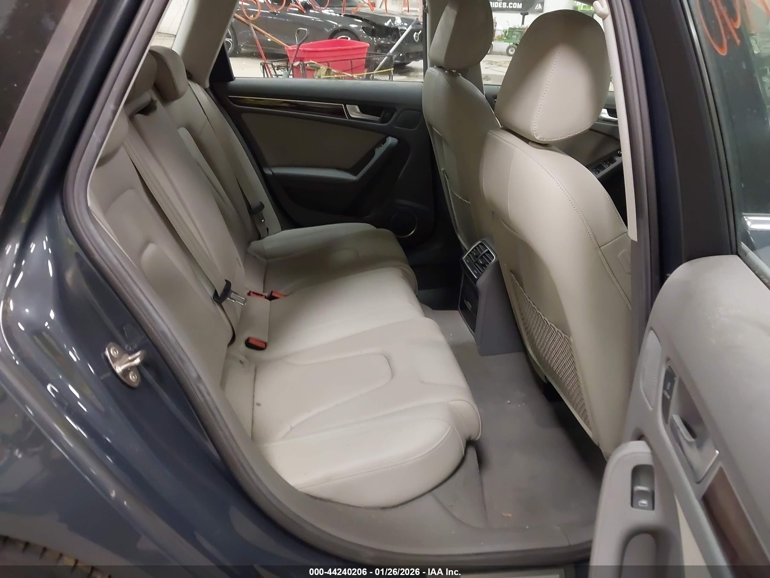 AUDI A4 image 8