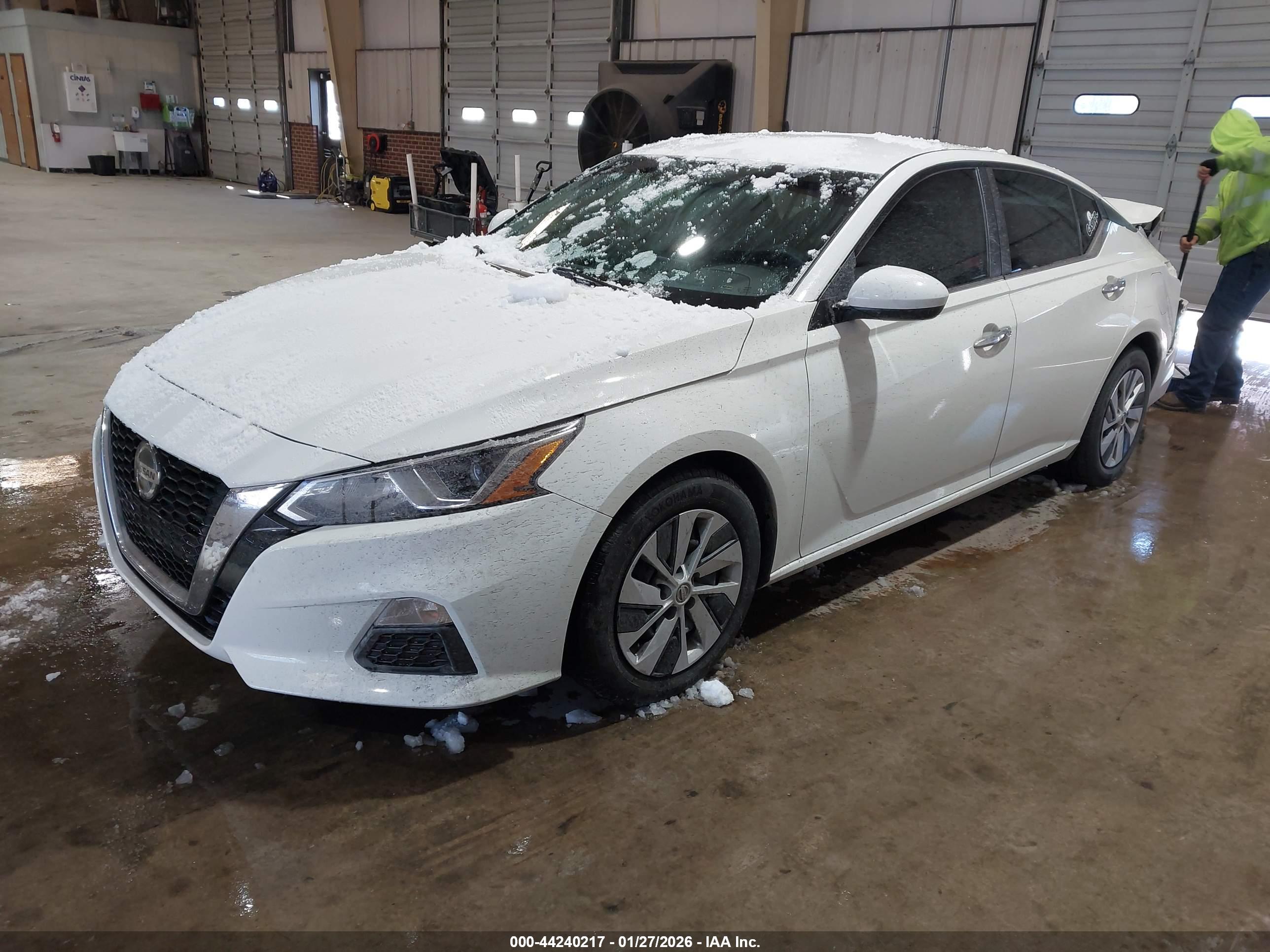 NISSAN ALTIMA image 2