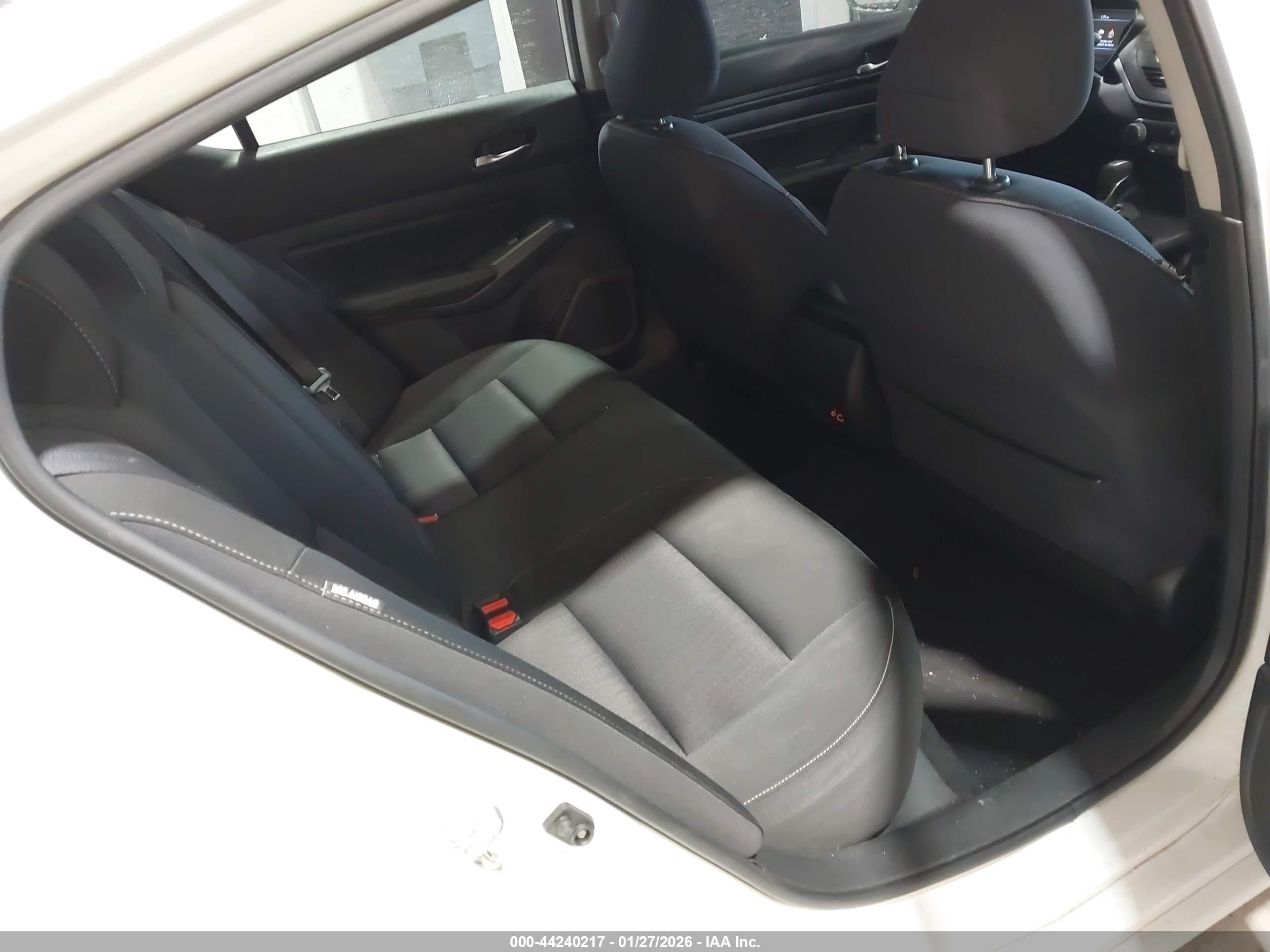 NISSAN ALTIMA image 8