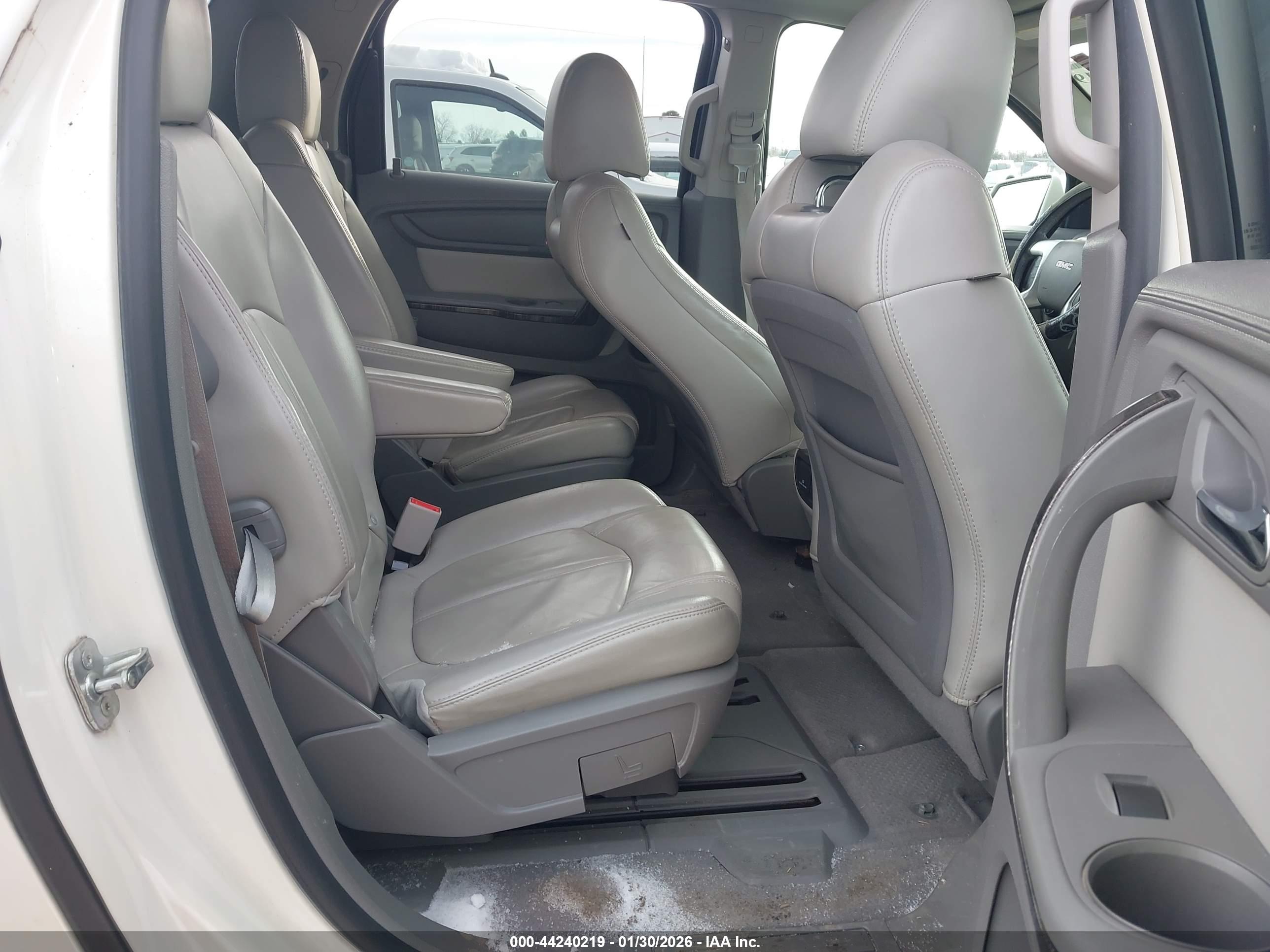GMC ACADIA image 8