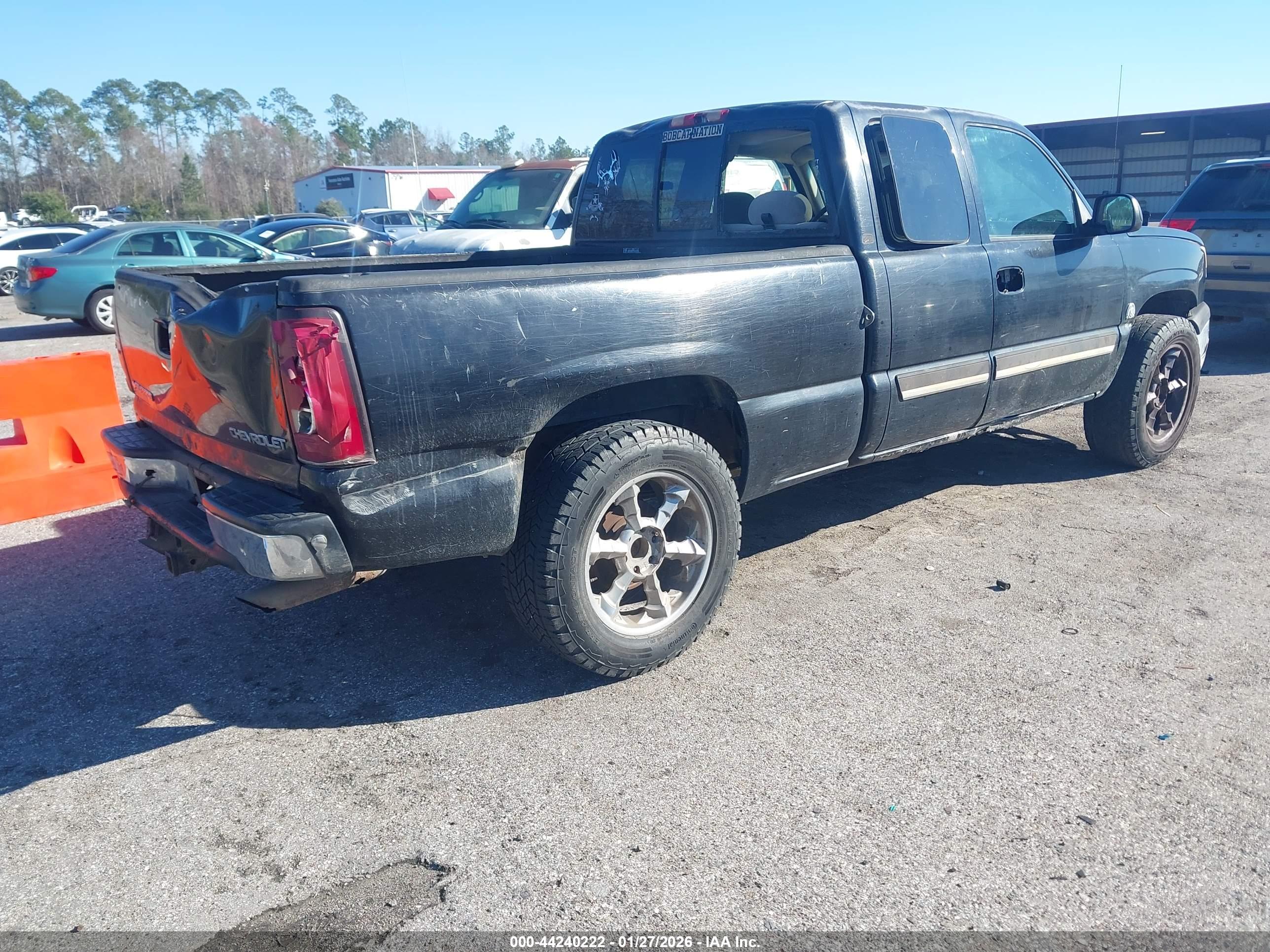 CHEVROLET SILVERADO image 4