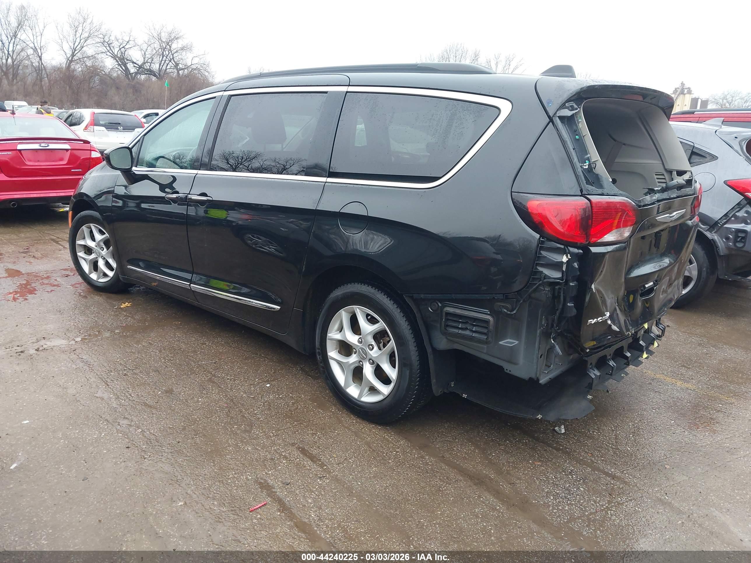 CHRYSLER PACIFICA image 3